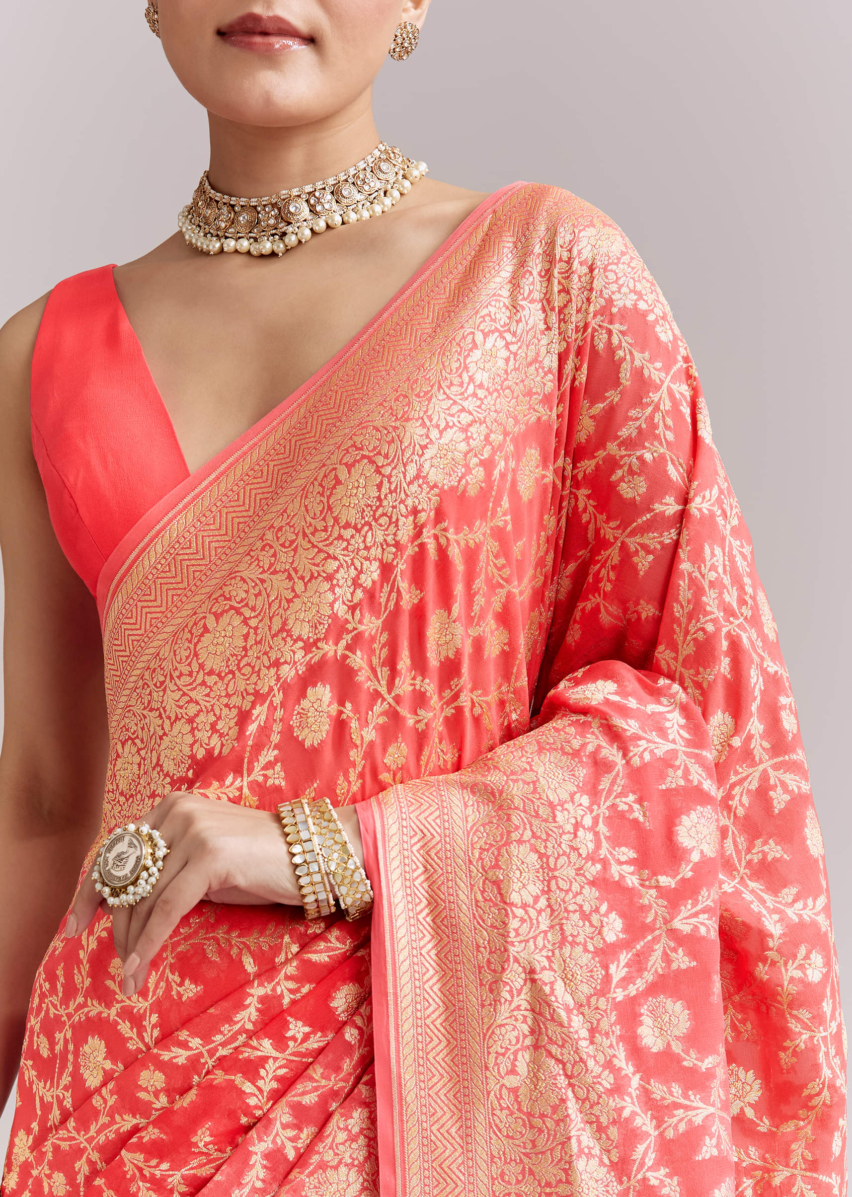 peach-georgette-woven-saree-with-floral-jaal-and-heavy-border-sg341881-2.jpg