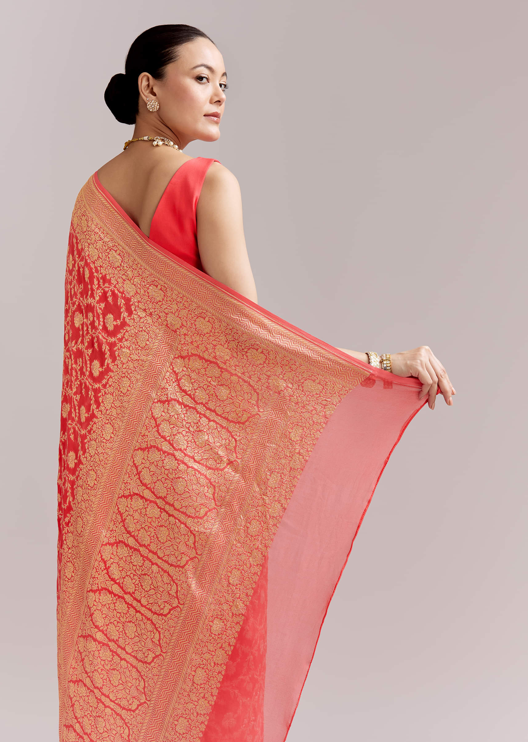 peach-georgette-woven-saree-with-floral-jaal-and-heavy-border-sg341881-6.jpg