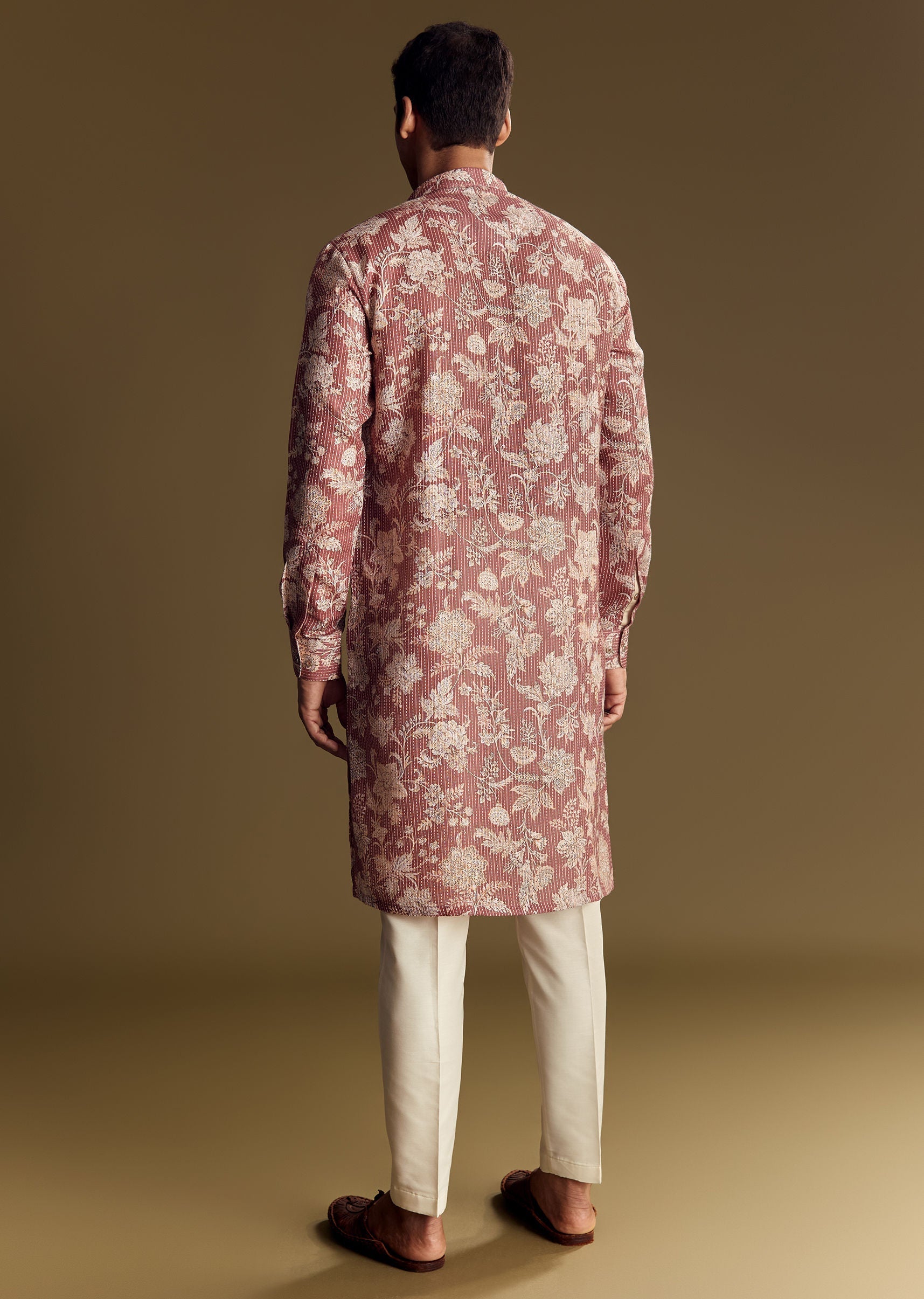 peach-linen-kurta-set-with-floral-print-and-kantha-work-sg321148-5_db56344c-1782-449a-9e77-171f8f057a51.jpg