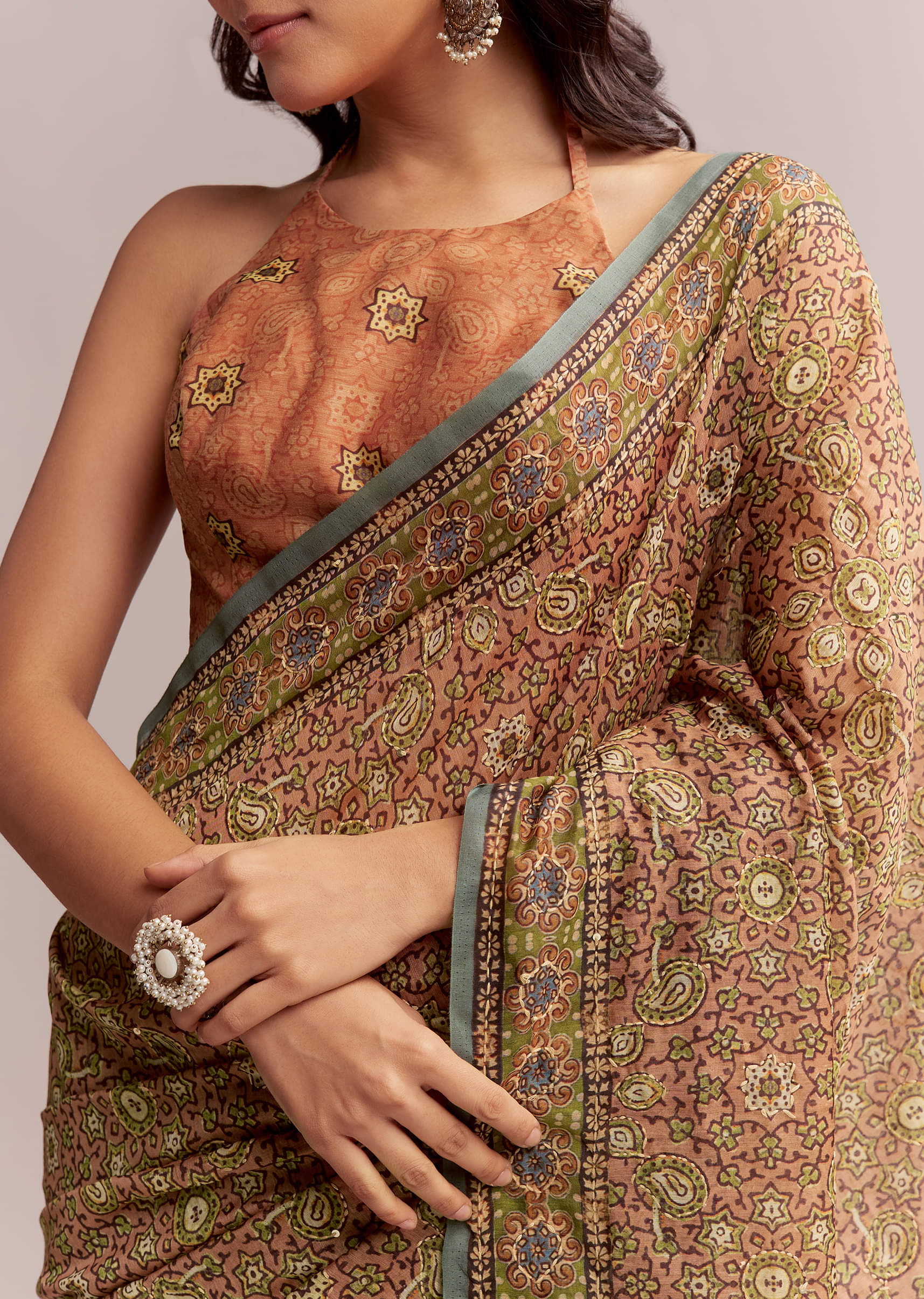 peach-linen-printed-saree-with-authentic-ajrakh-work-sg312214-2.jpg