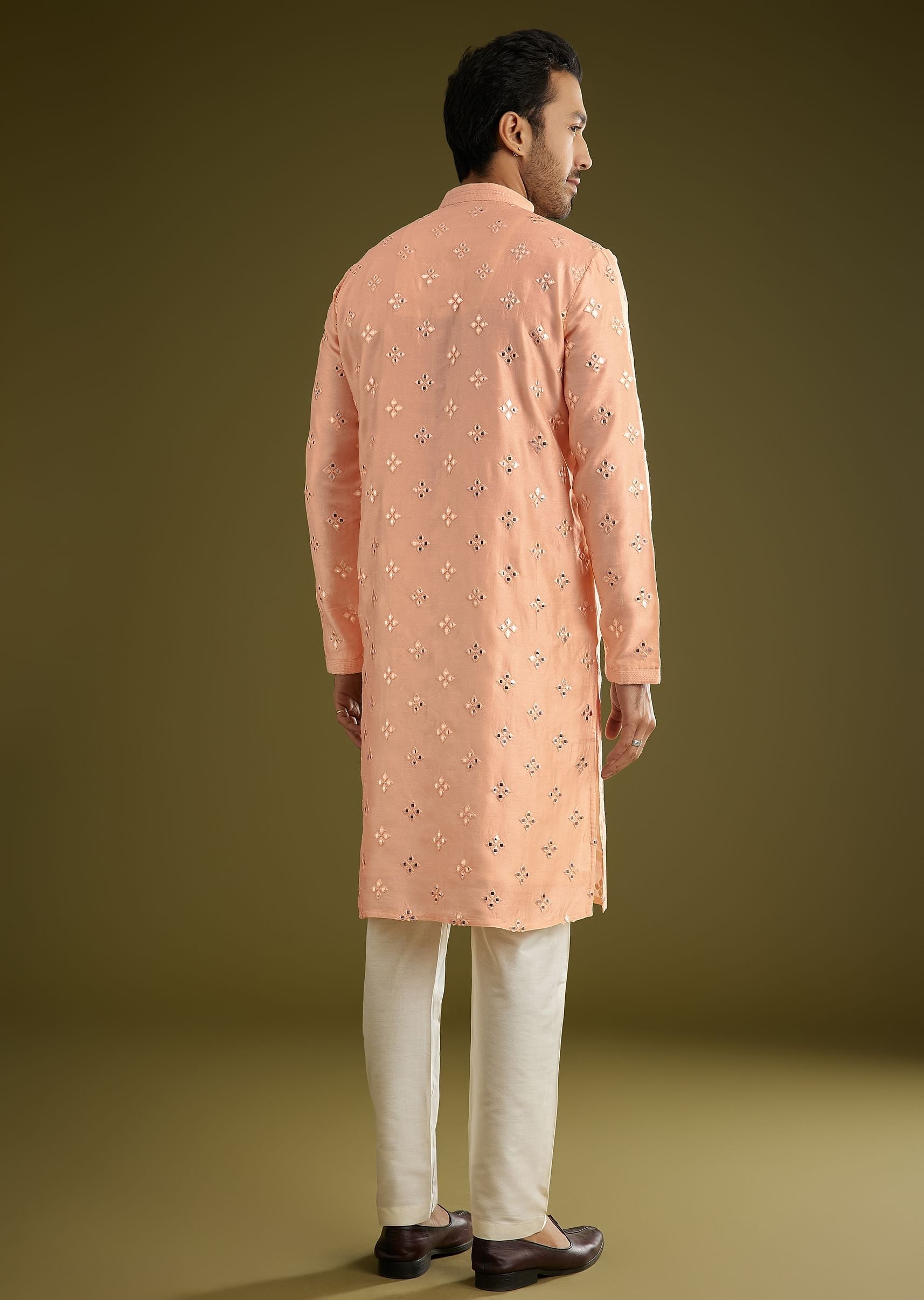 peach-silk-blend-kurta-set-with-mirror-work-sg303182-5_bfb12557-f31b-4da6-9f76-95954e049e33.jpg