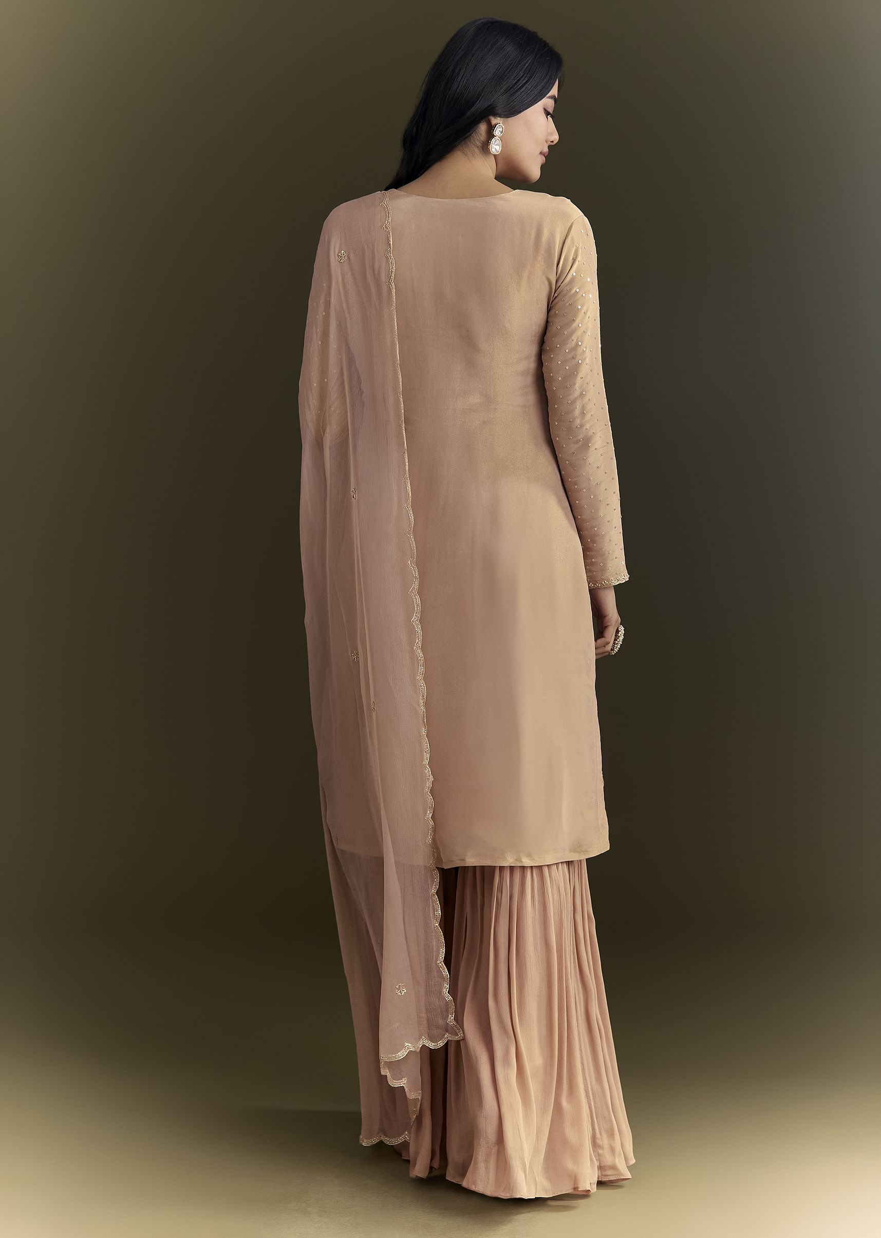peach-zardosi-moti-kurta-and-cutdana-scallop-bordered-dupatta-sg261964-5_72694bde-15f8-43dd-9086-ac2ec216ddf5.jpg