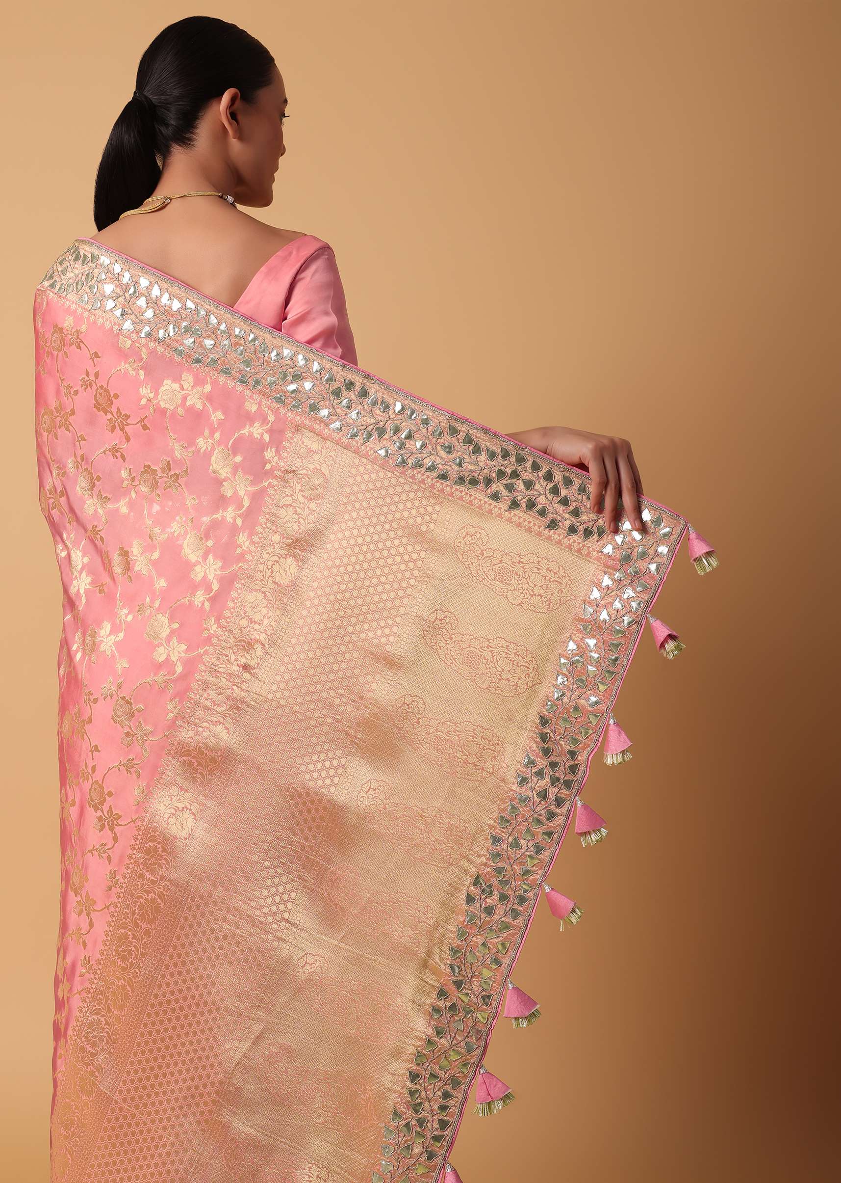 peach_satin_organza_saree_with_floral_zari_jaal_weave_and-sg204399_4_71912a60-fb21-4a39-b9e0-0c3429ff0656.jpg