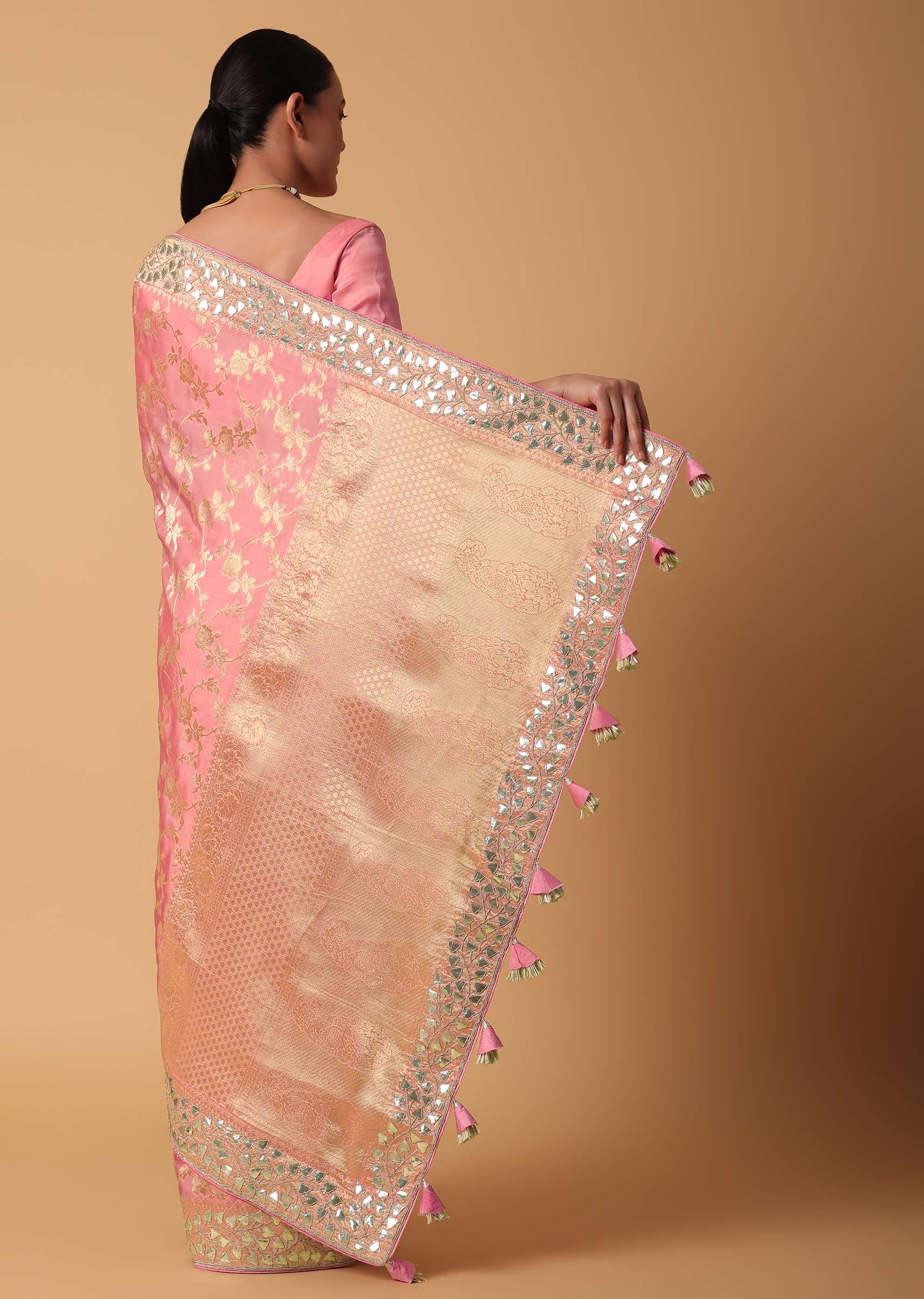 peach_satin_organza_saree_with_floral_zari_jaal_weave_and-sg204399_5_1e84713a-62b1-4b2b-9621-fc0f2d2826a1.jpg