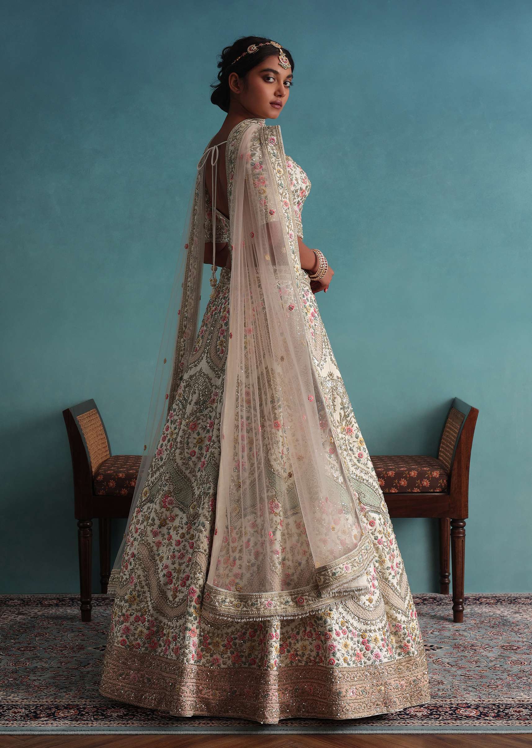 pearl_white_embroidered_12_kali_bridal_lehenga-sg100348_10_721d4f6d-d768-447b-a83a-cd0db9535e93.jpg