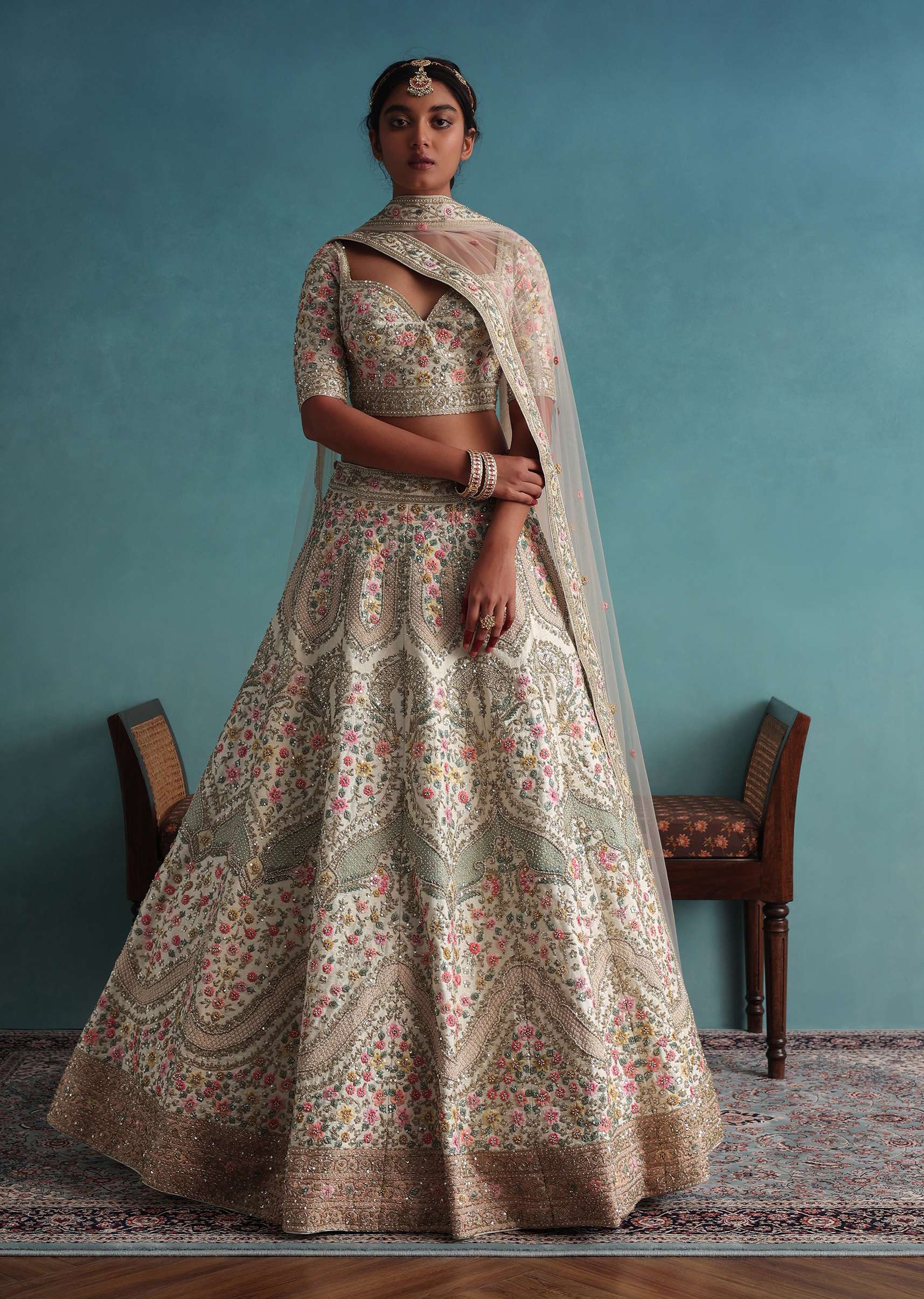 pearl_white_embroidered_12_kali_bridal_lehenga-sg100348_5_f5dd5205-a7c3-497c-bcf2-55c50ea9145b.jpg