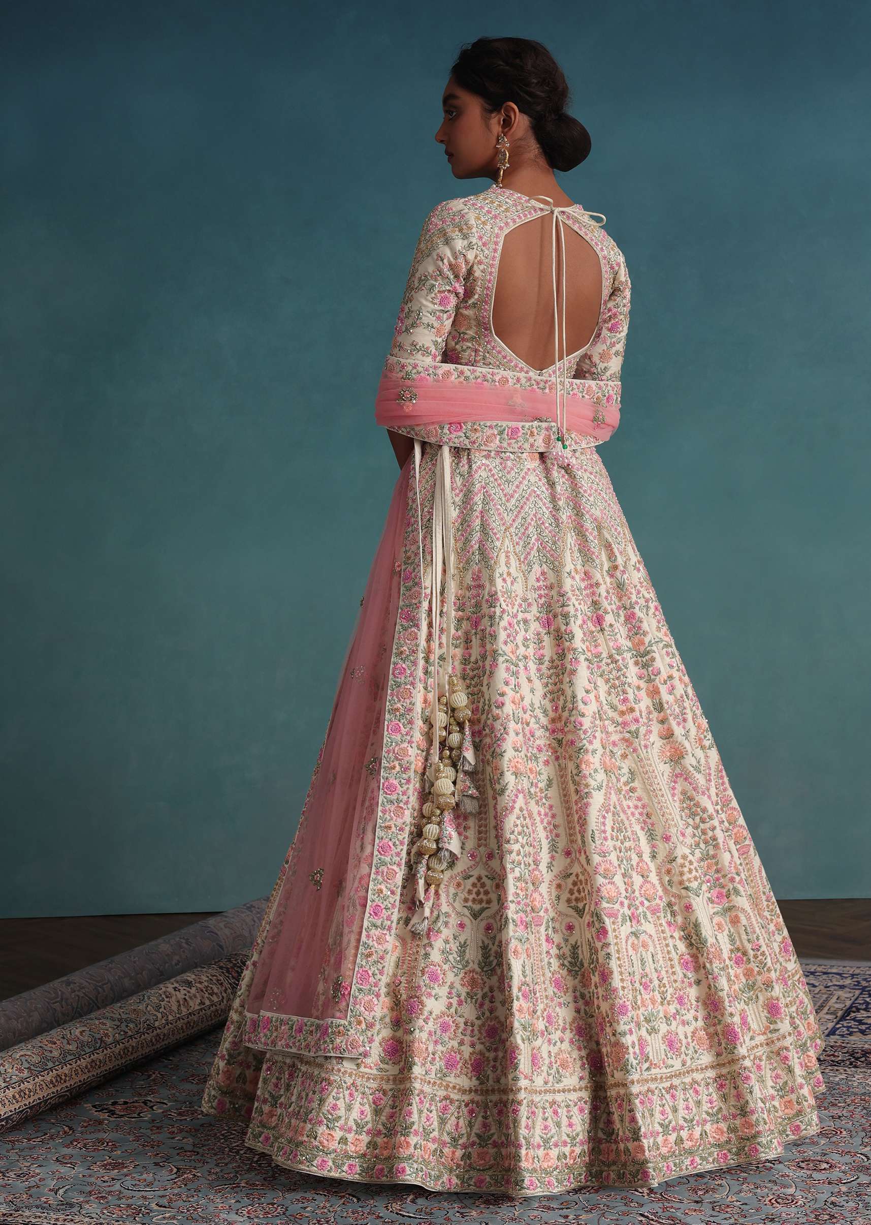 pearl_white_embroidered_bridal_lehenga-sg106406_8_bfc51ff5-3477-48ba-a04f-6592878ef4d4.jpg