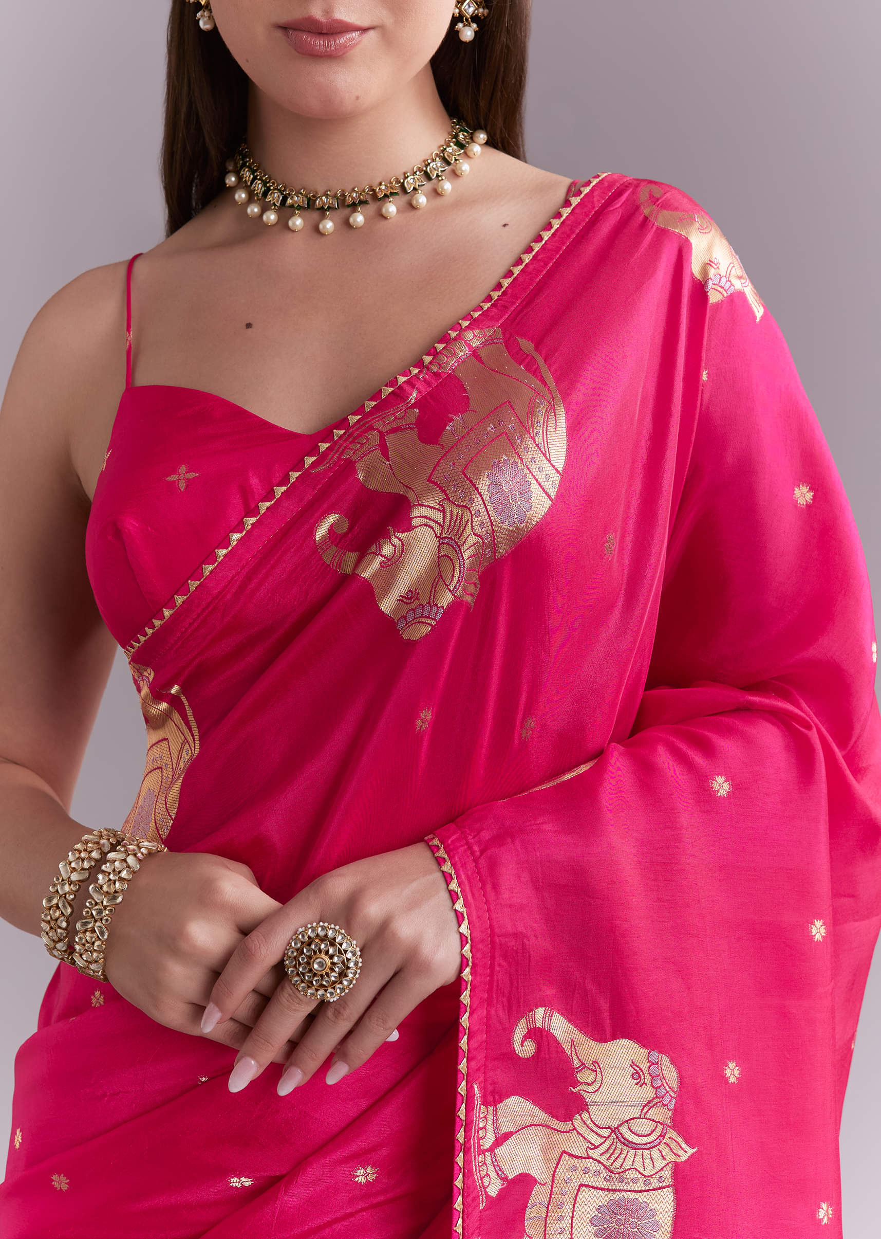 pink-chinon-woven-saree-with-elephant-motifs-and-zari-work-sg351919-5.jpg