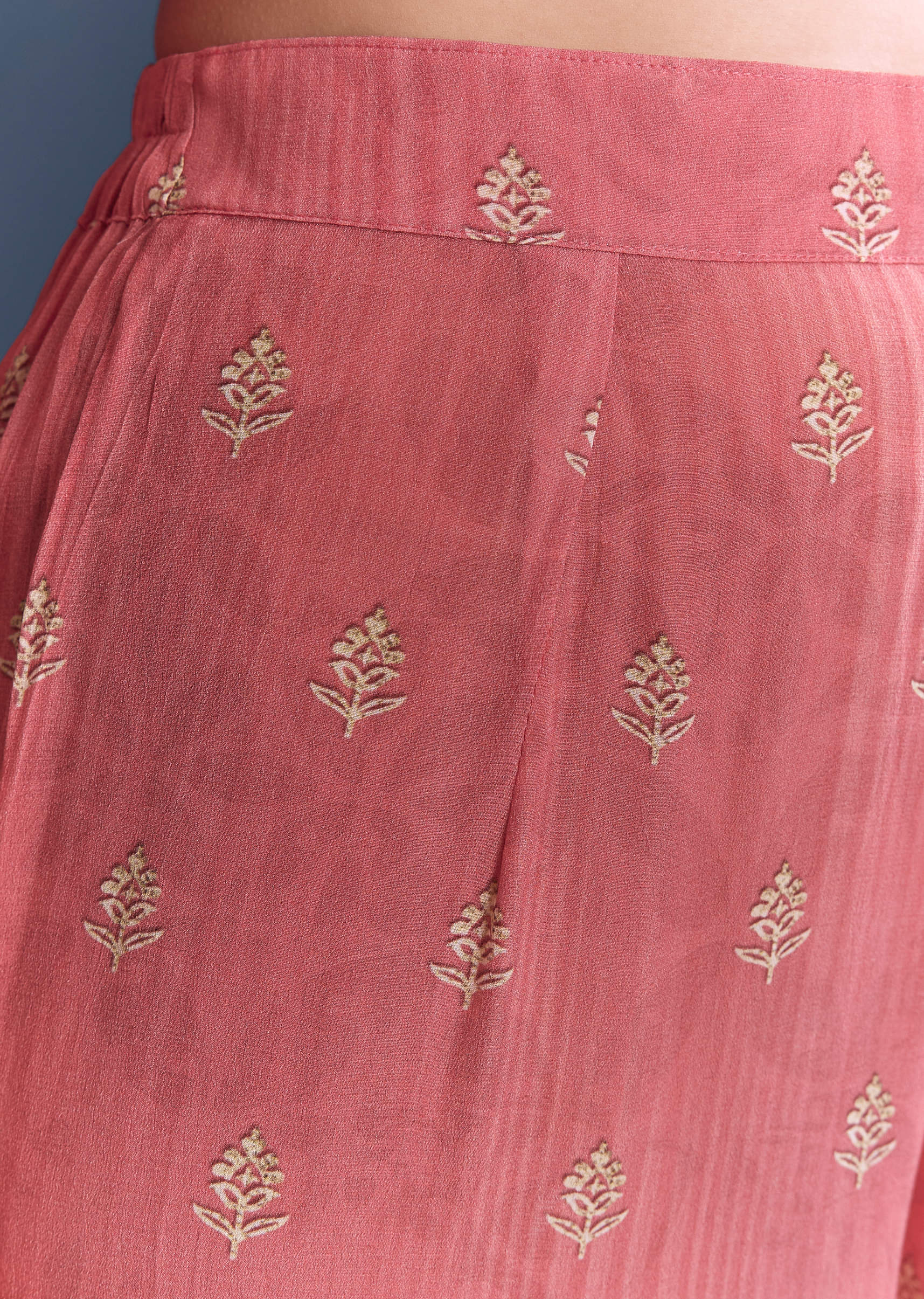 pink-crepe-kurta-set-with-indie-print-and-zari-work-sg344087-6.jpg