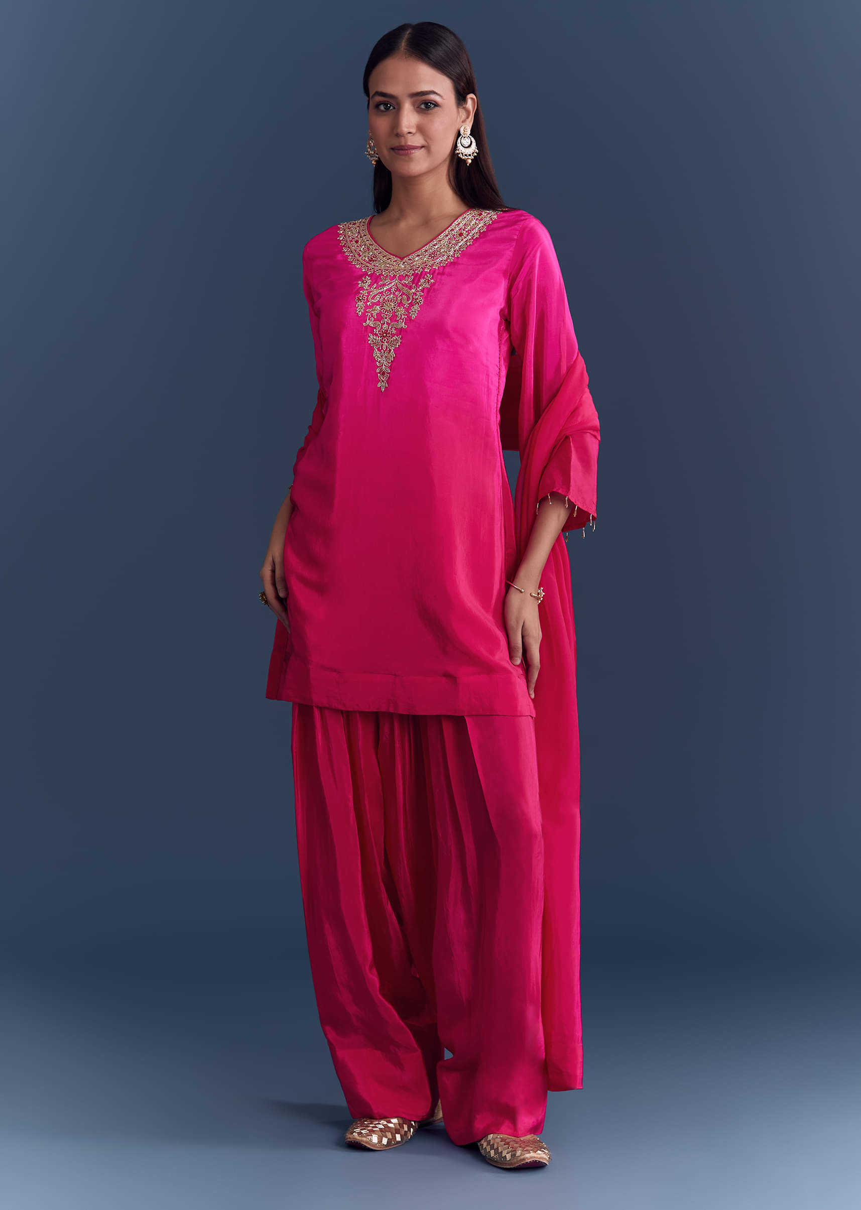 pink-crepe-kurta-set-with-zardosi-work-and-farzi-pants-sg344735-3.jpg
