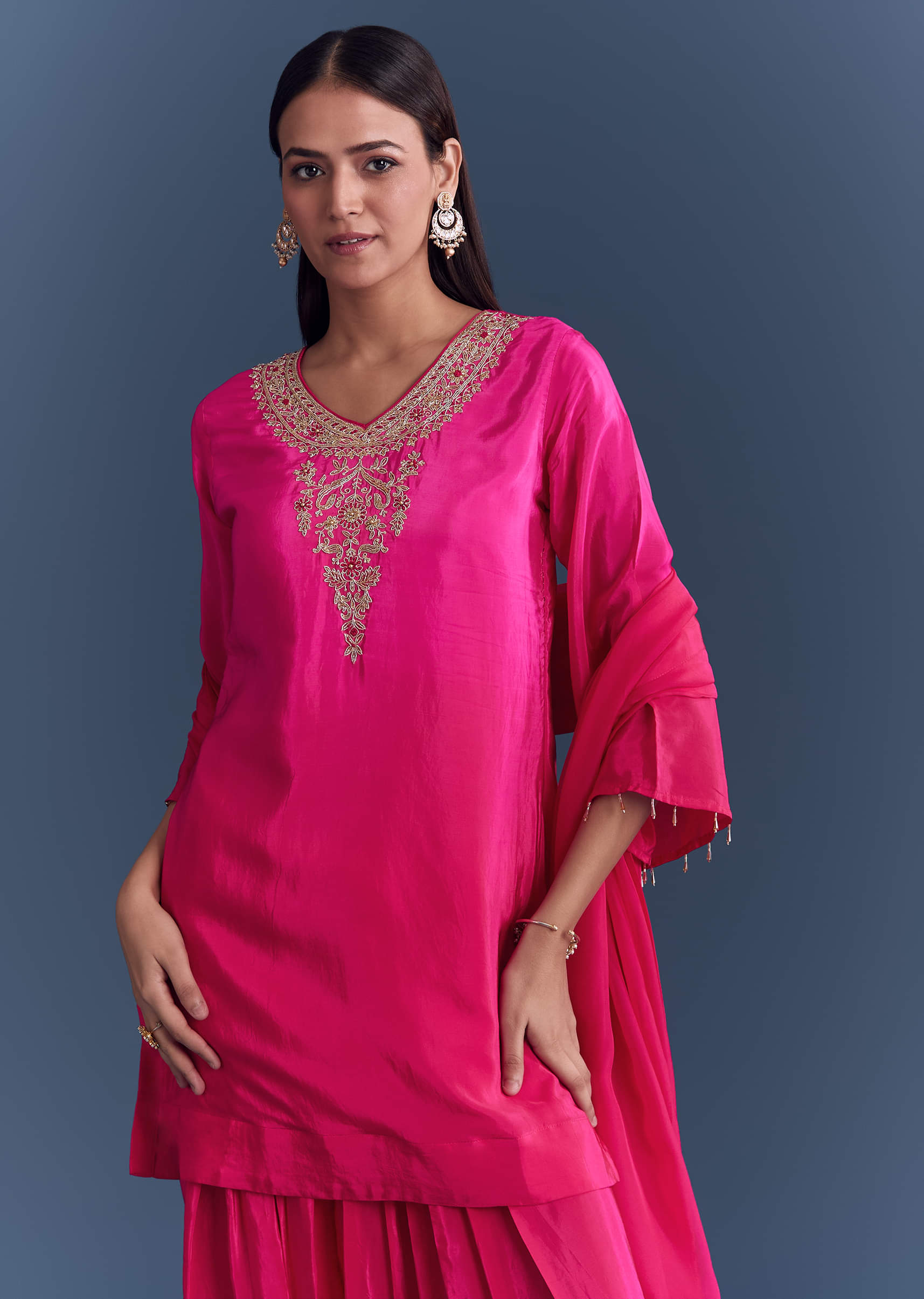 pink-crepe-kurta-set-with-zardosi-work-and-farzi-pants-sg344735-4.jpg