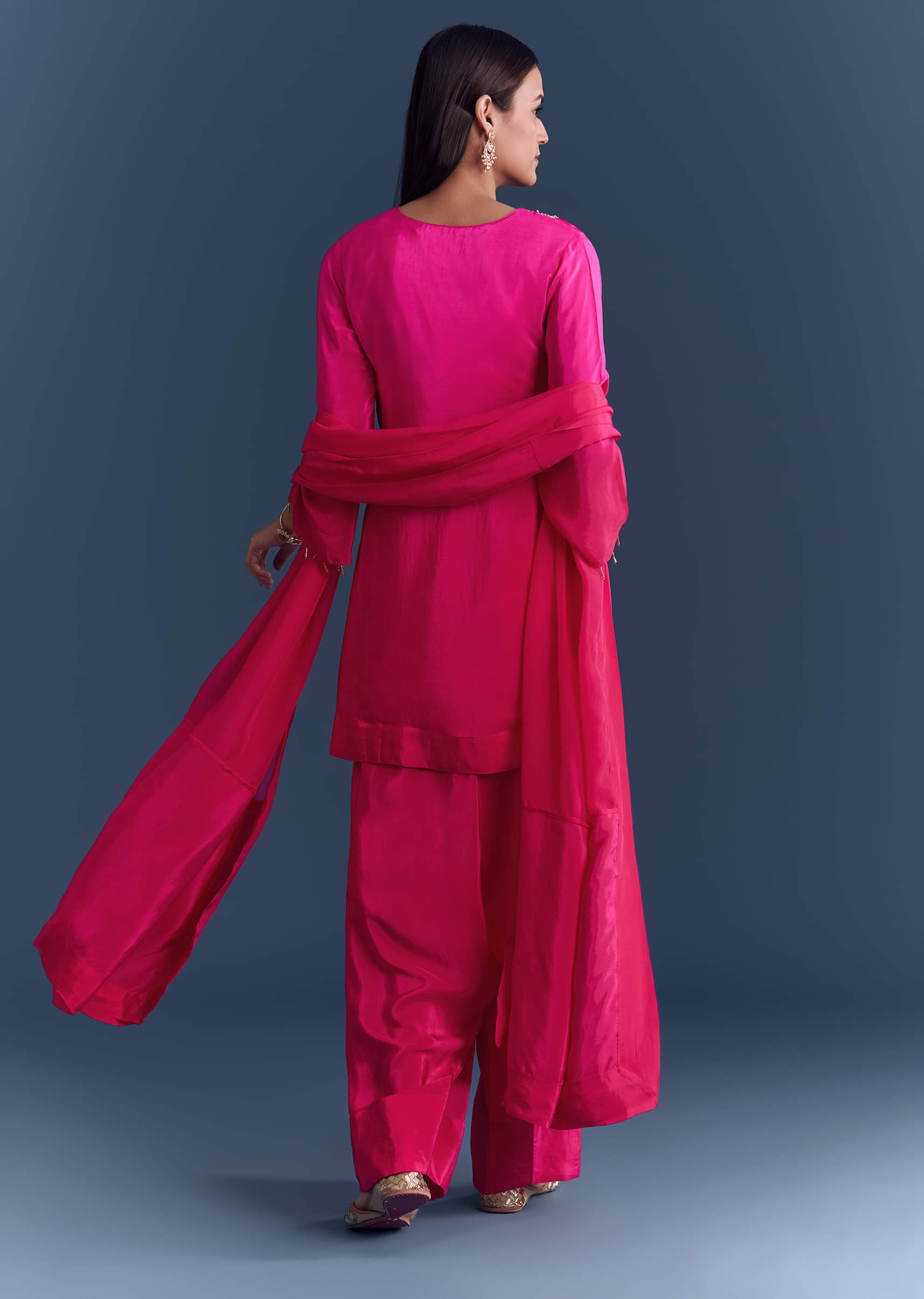 pink-crepe-kurta-set-with-zardosi-work-and-farzi-pants-sg344735-5.jpg
