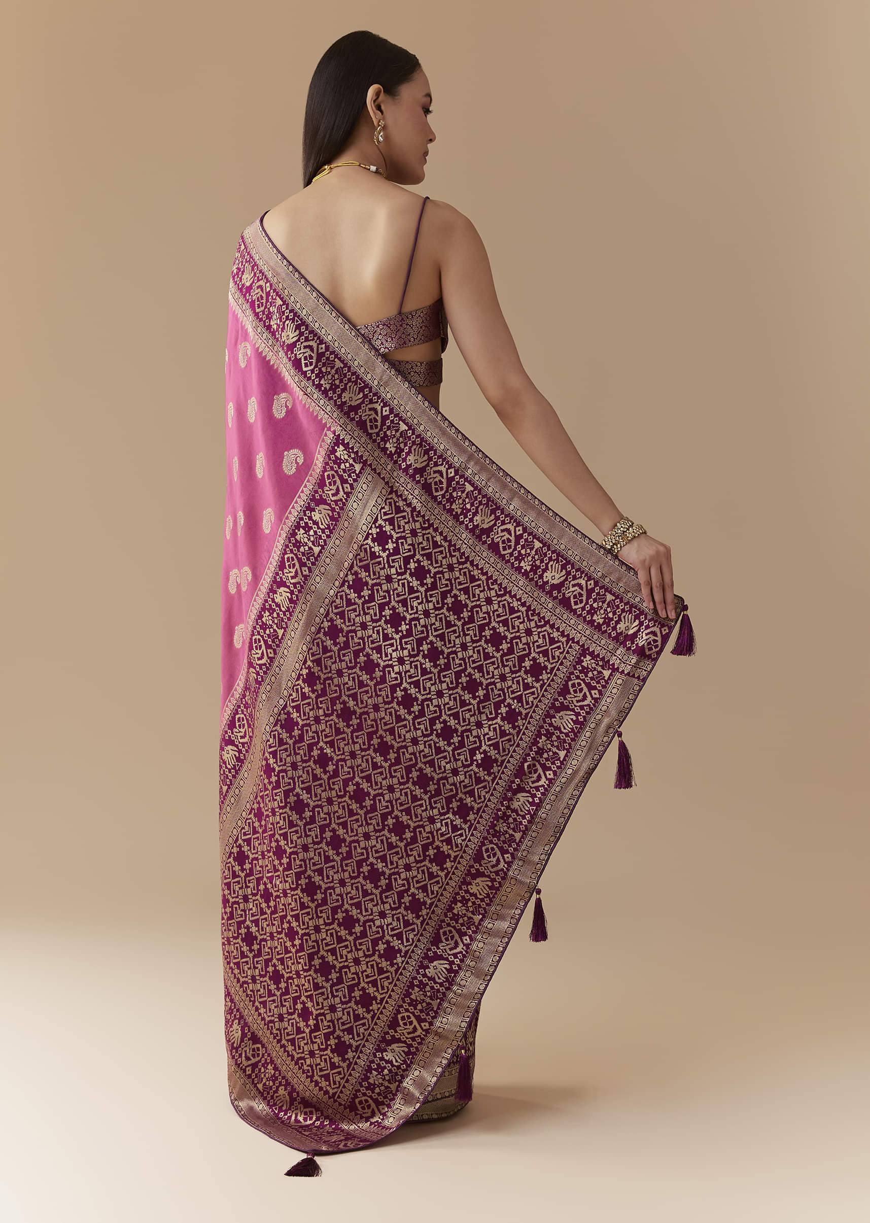 pink-dola-silk-saree-with-woven-geometric-motif-and-blouse-fabric-sg350477-4.jpg