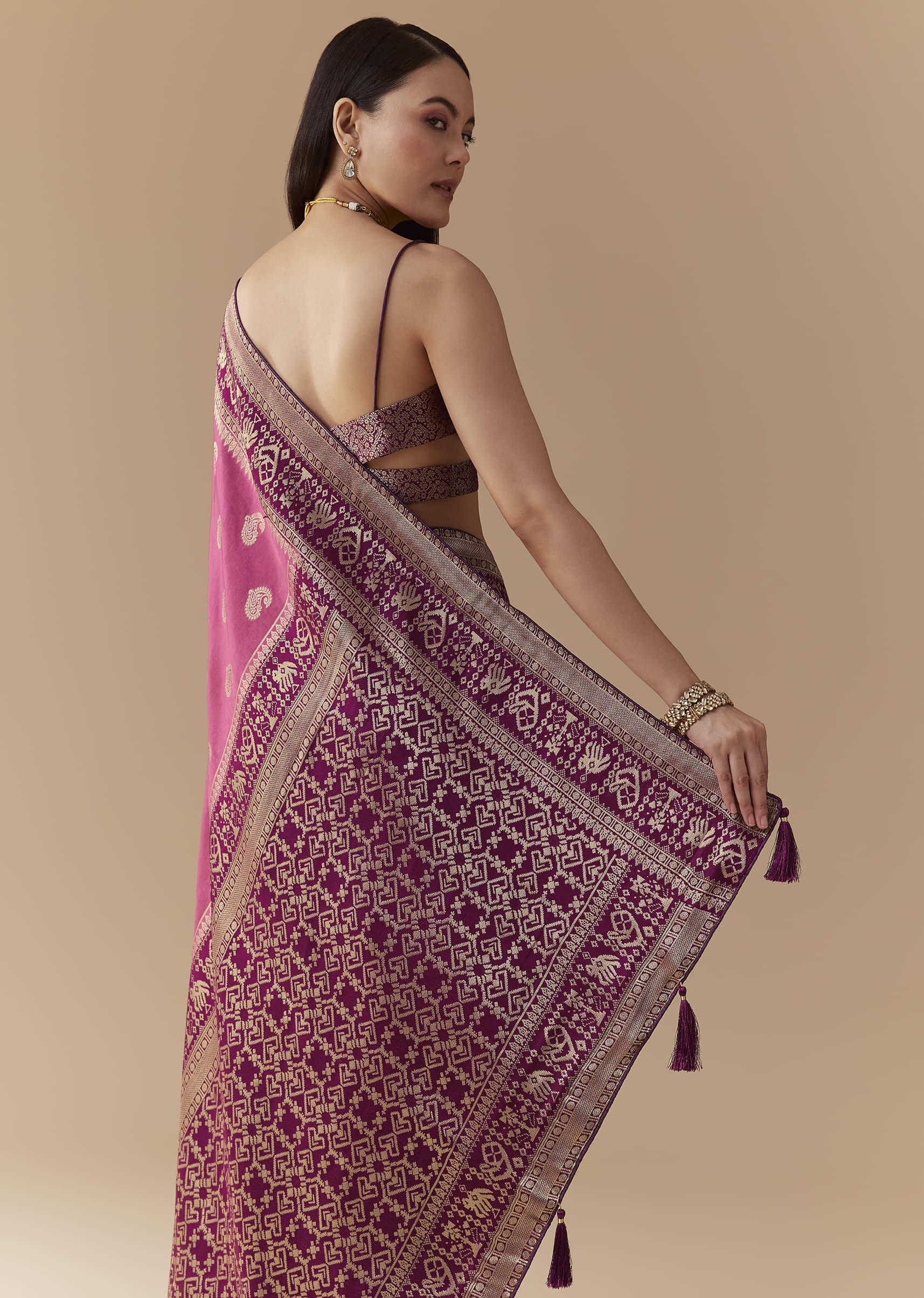 pink-dola-silk-saree-with-woven-geometric-motif-and-blouse-fabric-sg350477-6.jpg