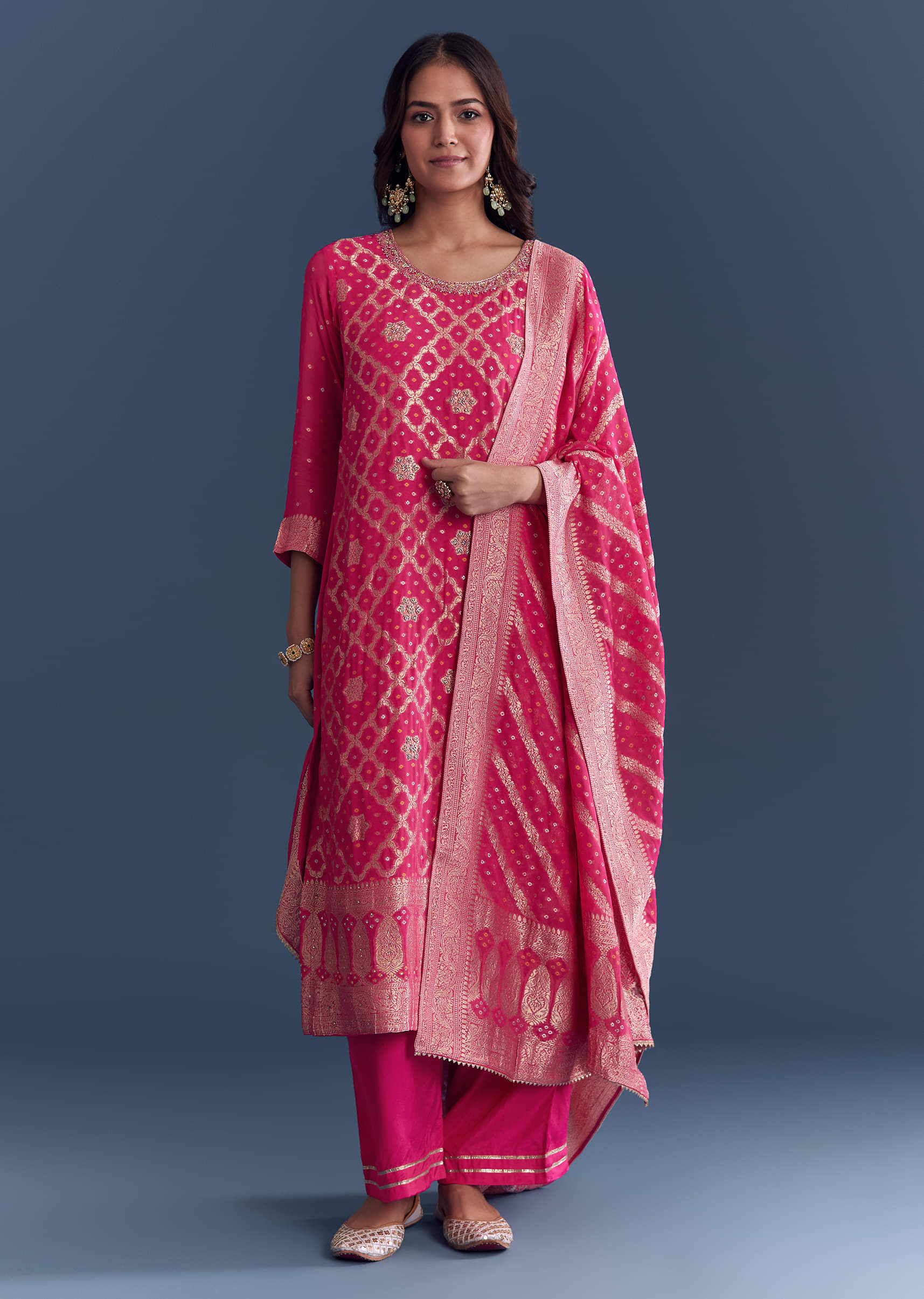 pink-georgette-kurta-set-with-bandhani-print-and-jacquard-weave-sg344171-3.jpg