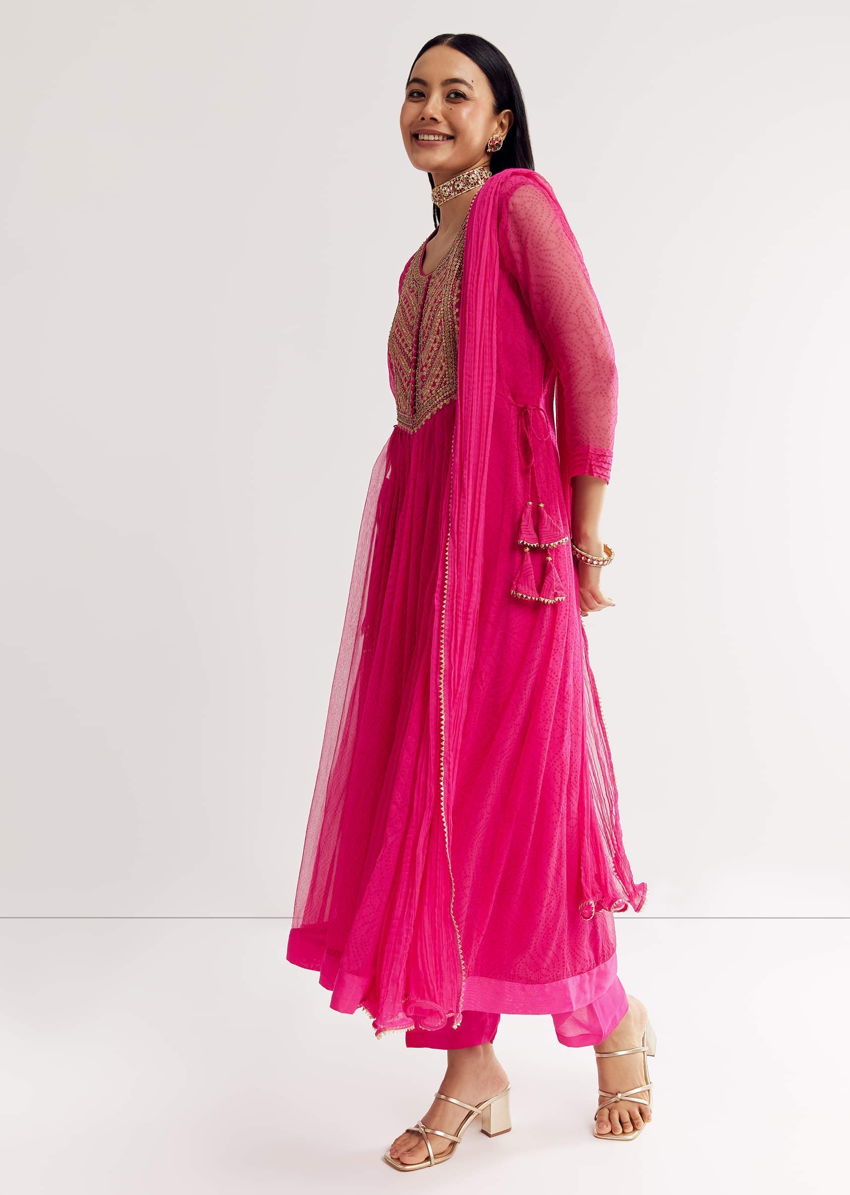 pink-printed-chiffon-sequin-kurta-set-with-dupatta-sg320879-4_693c6ae5-fd78-464a-a70f-b24482865107.jpg