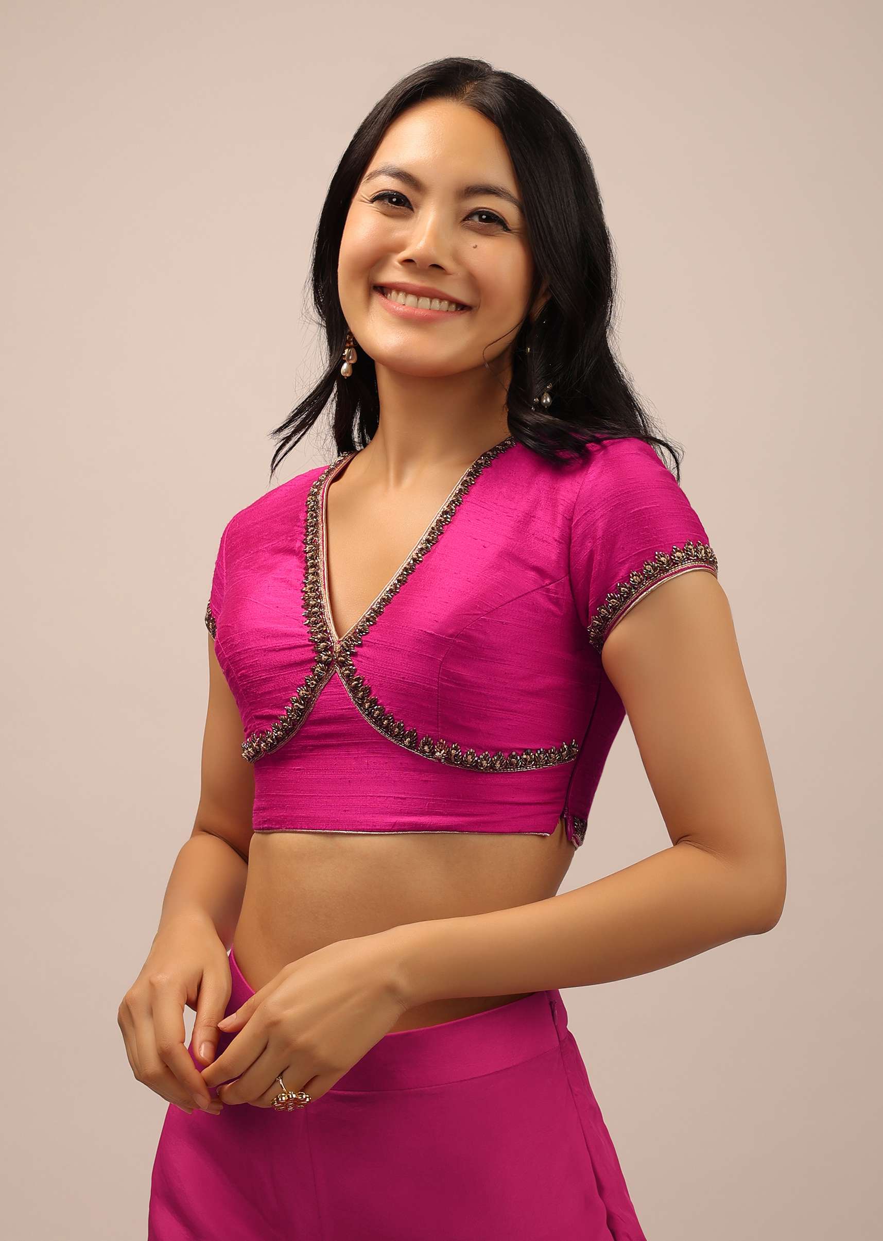 pink_blouse_in_raw_silk_with_cut_dana_work_and_v_neckline-sg100146_2_c135e8fd-c29e-4342-aa41-ca0100cd31bc.jpg