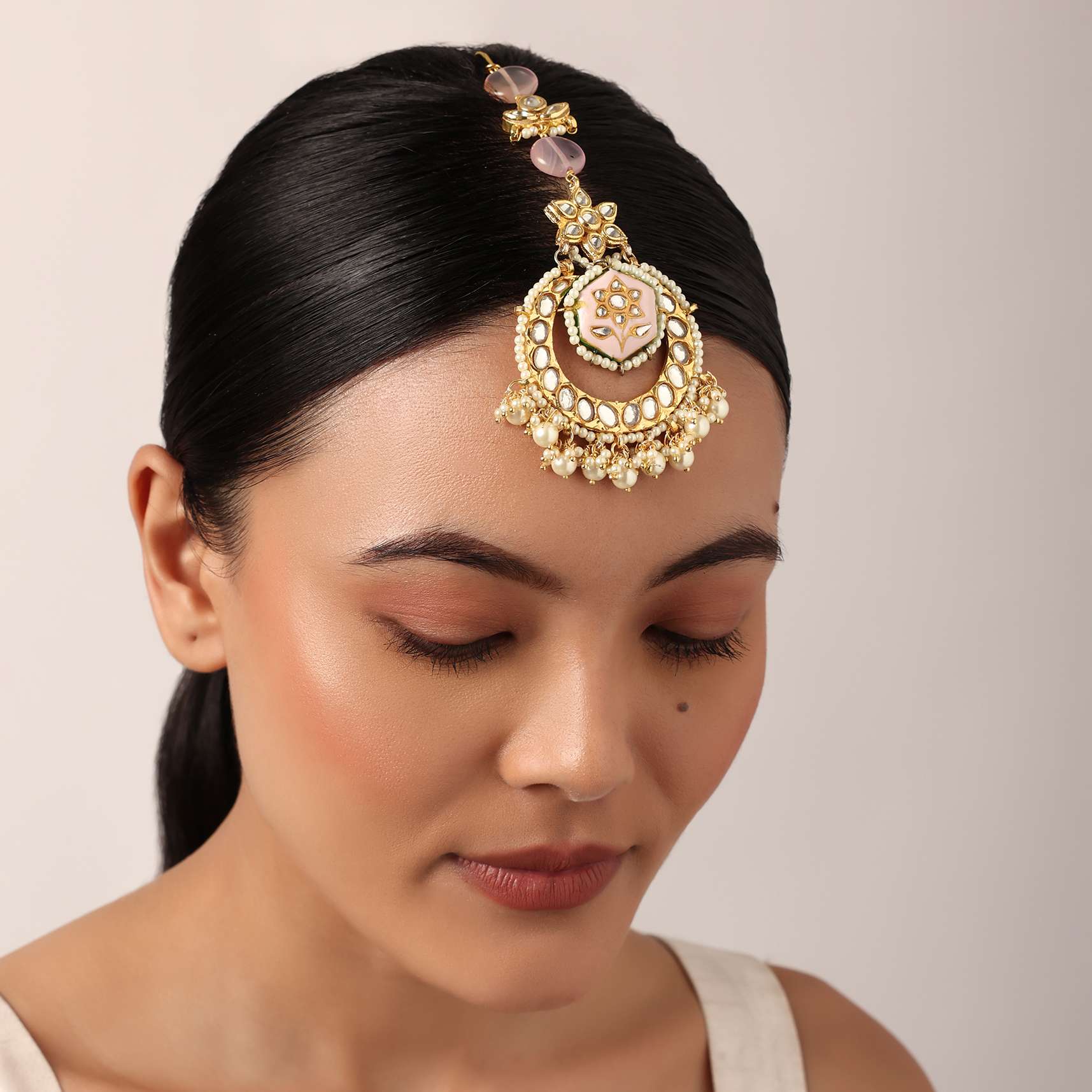 pink_maangtikka_with_pearl_drops_and_meenakari_motif-sg196460_1_82c4a66b-24e4-4f45-910d-dacbeff66581.jpg