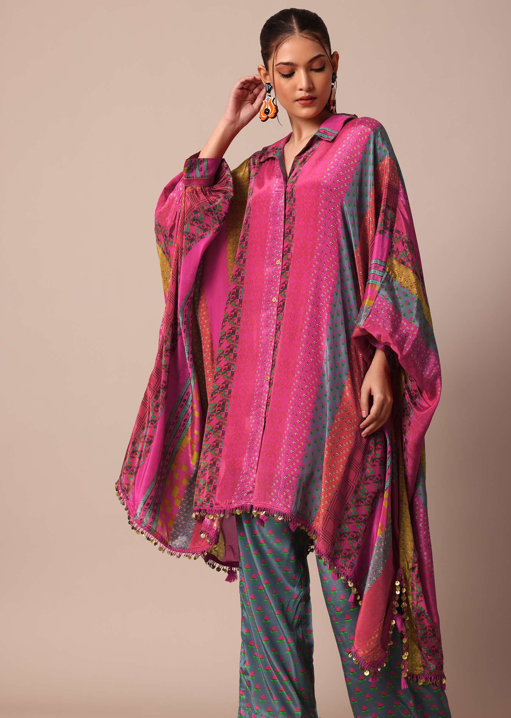 pink_printed_kaftaan_set_with_metal_coins_detailing_-sg210308_6_c1eda340-ac30-4102-9238-539d7425b635.jpg
