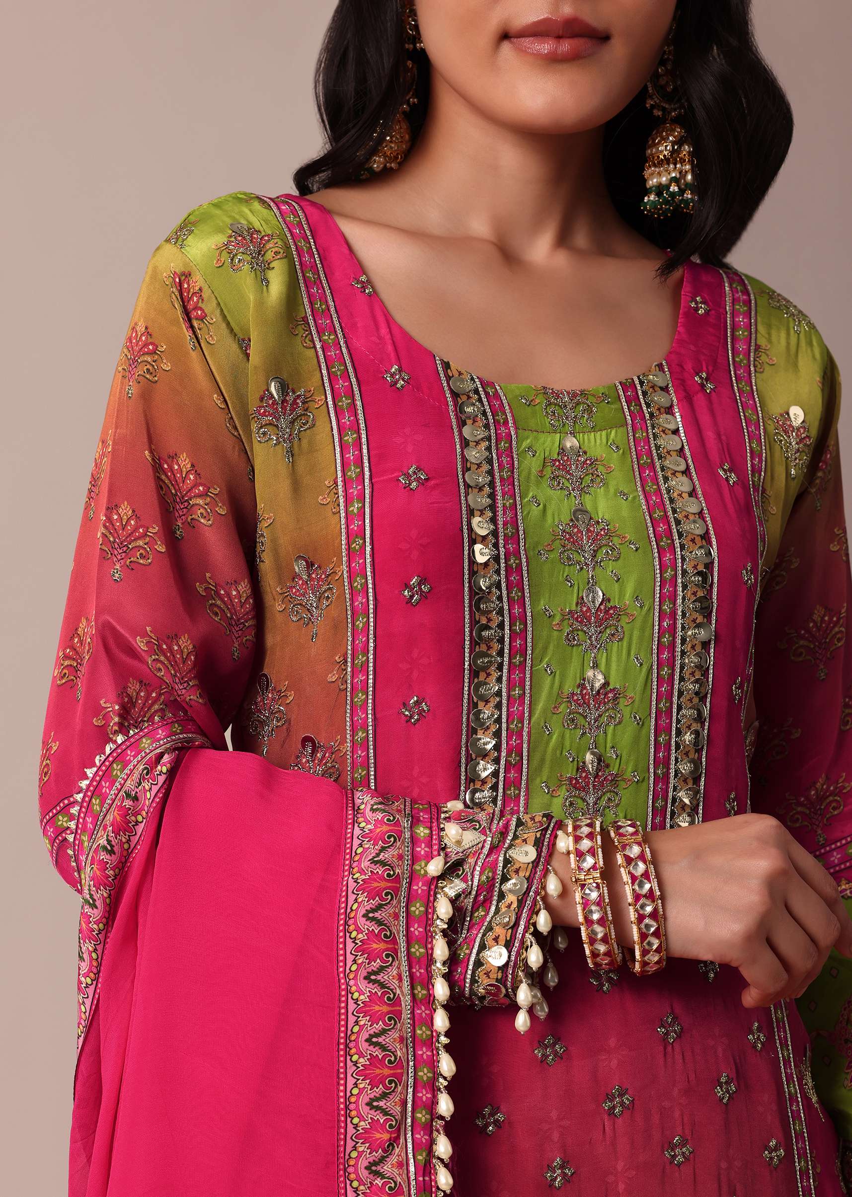 pink_printed_palazzo_set_with_zari_work_kurta-sg213195_5_43565336-85a1-4b68-a83f-173430650c6e.jpg