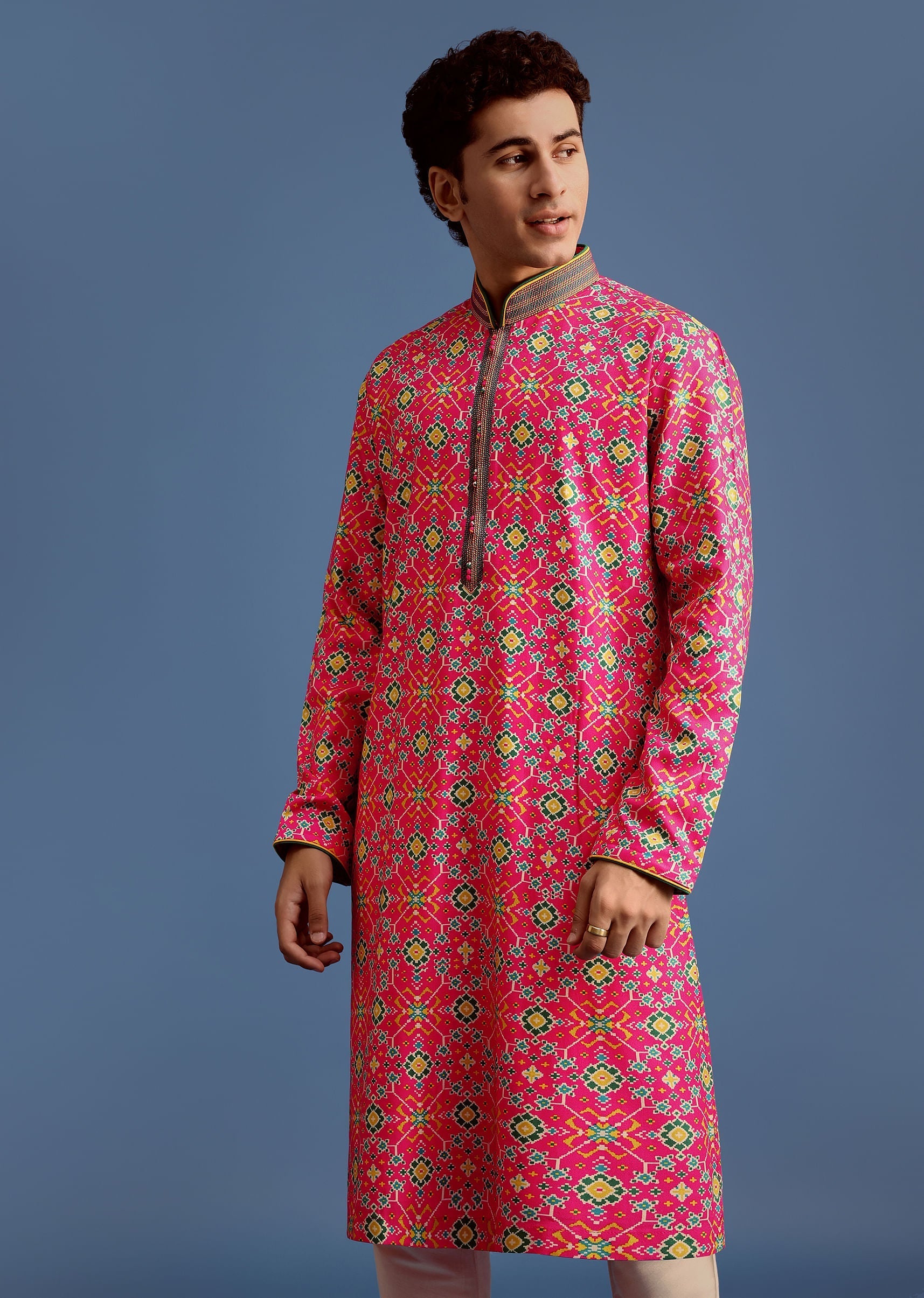 pink_printed_pashmina_kurta_set_for_men-sg253991_5_0088bba4-262b-4b39-9a86-3e48590fdede.jpg