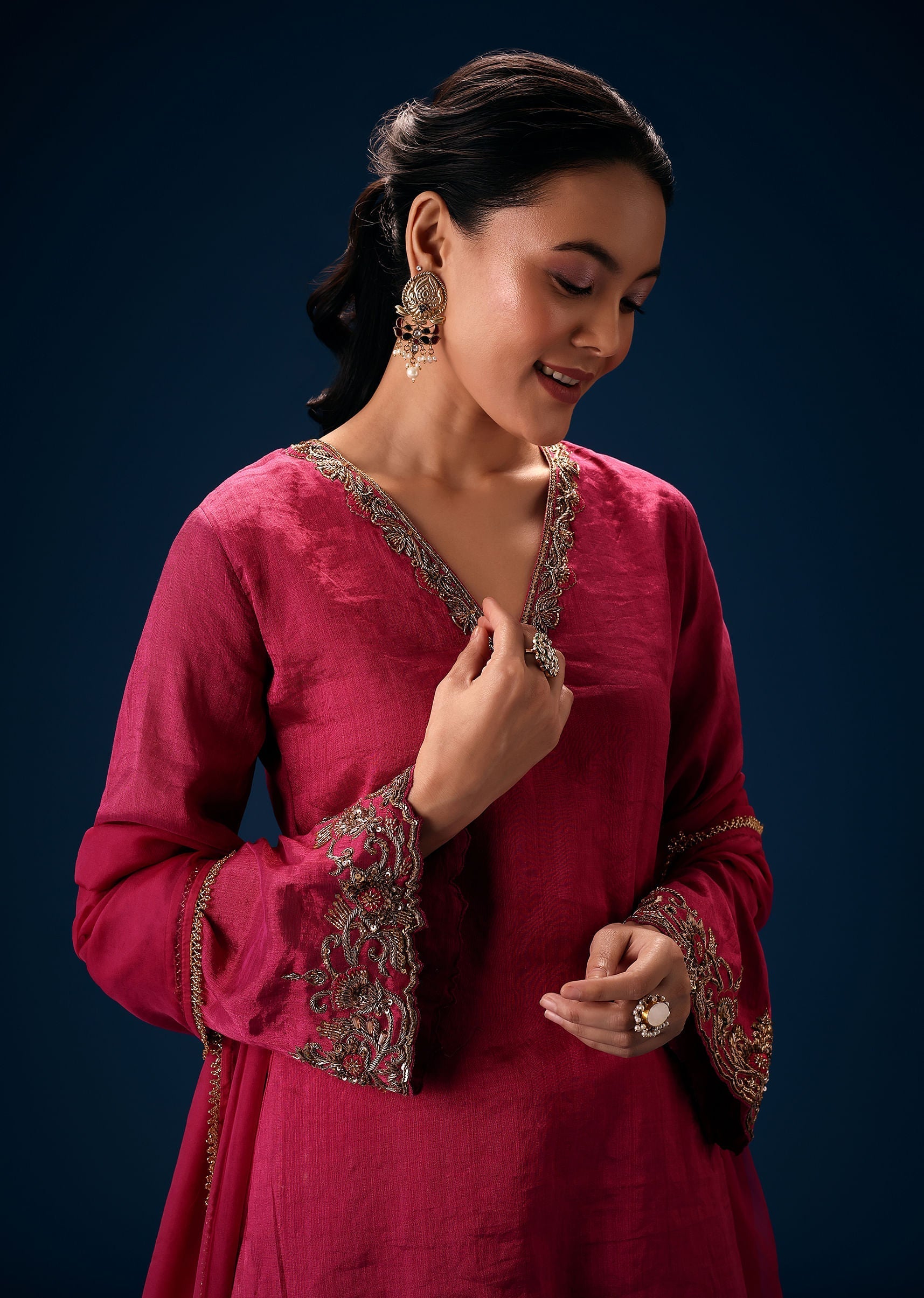 pink_v_neck_embroidered_kurta_set_with_dupatta-sg247427_11_8a2e297d-ff46-4537-b1dc-f28ca32cbd3e.jpg