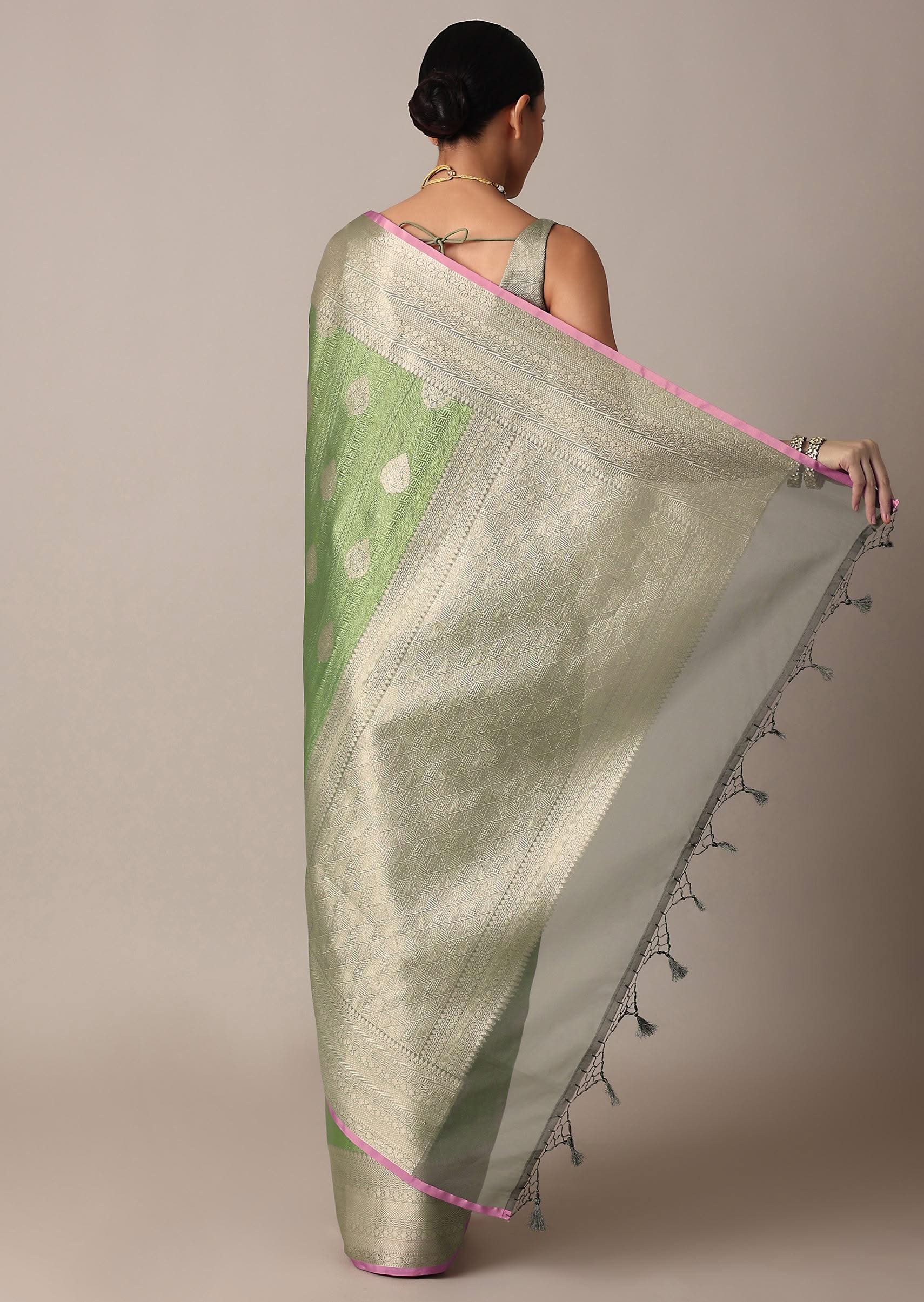 pista_green_banarasi_tunchui_silk_saree_with_woven_motifs_an-sg212915_4_9c0edd17-c190-4b41-bb07-270b1a0de93c.jpg