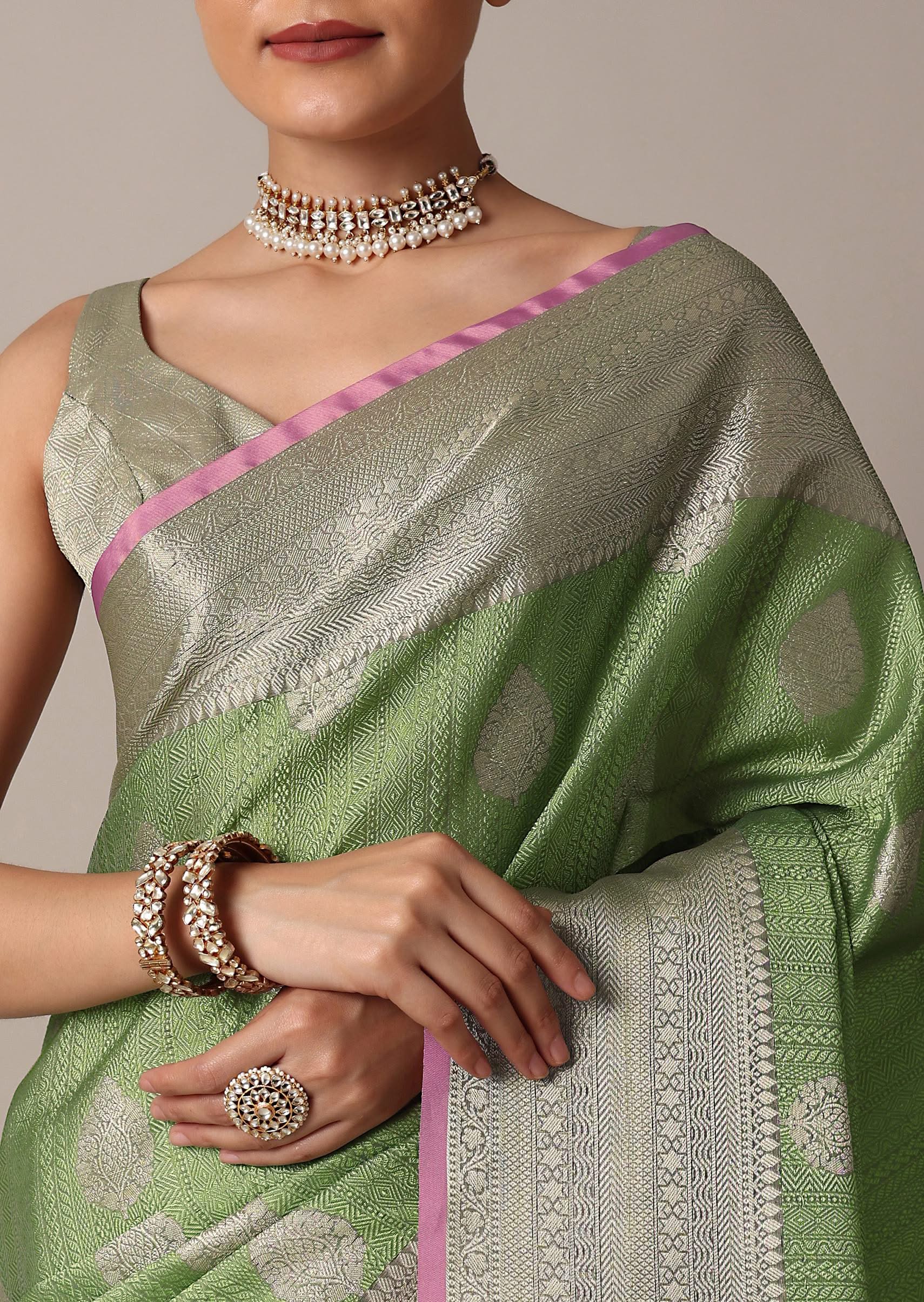pista_green_banarasi_tunchui_silk_saree_with_woven_motifs_an-sg212915_5_4e7914c6-ceec-4e29-a6c3-e300ed997d33.jpg