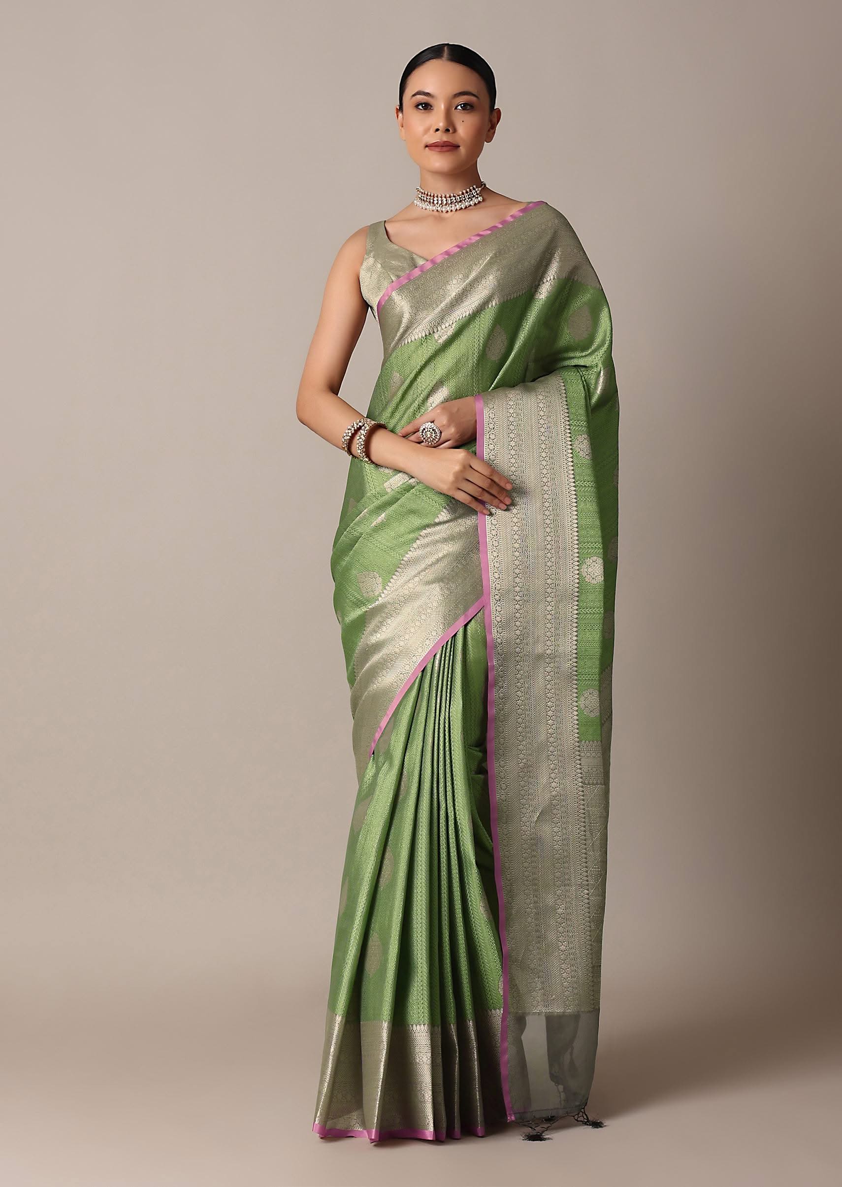 pista_green_banarasi_tunchui_silk_saree_with_woven_motifs_an-sg212915_7_35cf1de6-7a6e-406c-b33f-ccfd6e87756b.jpg