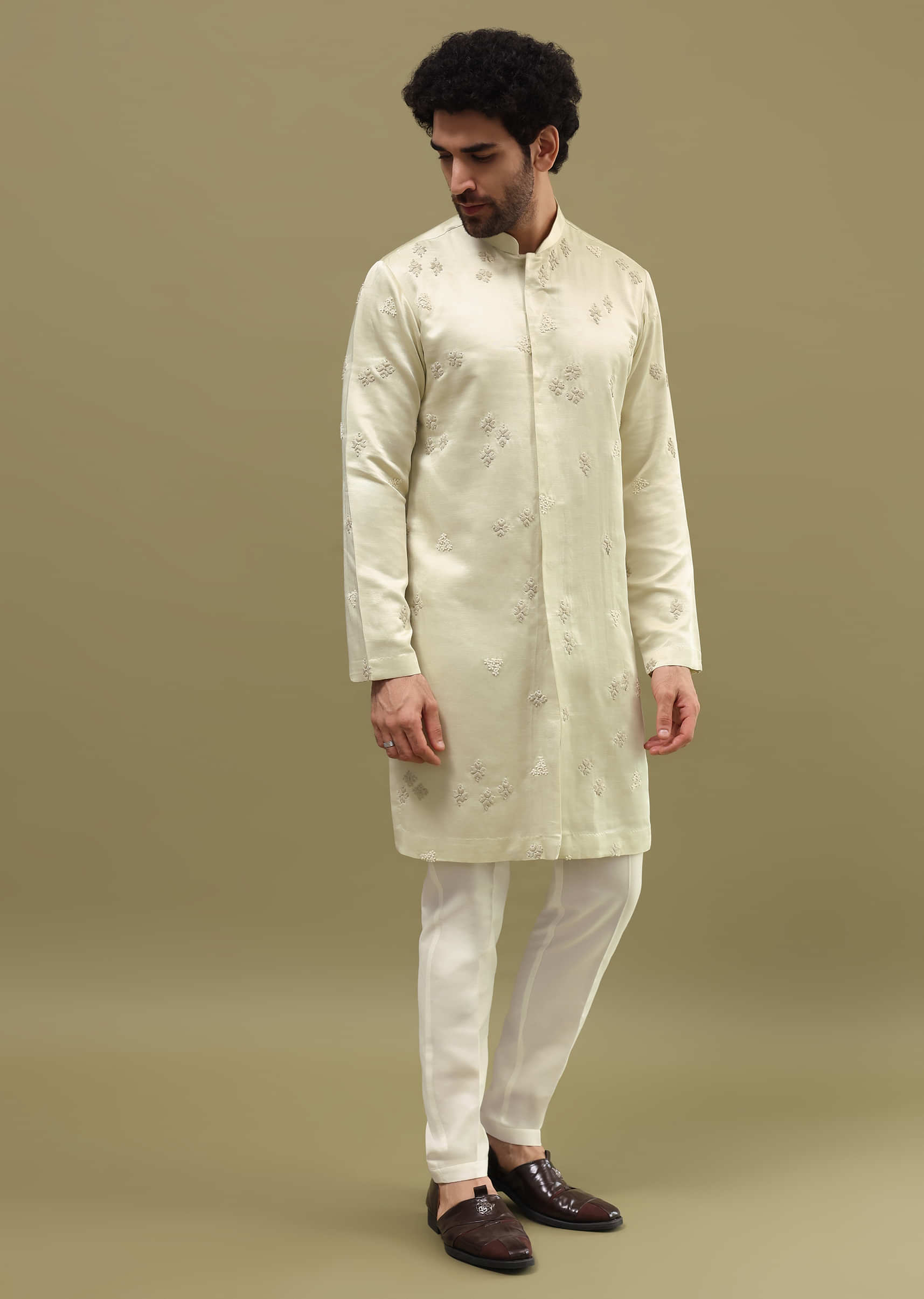 pista_green_bud_embroidered_silk_kurta_set_for_men-sg228982_8_5a082628-0bfa-4144-abf4-53428301d5e4.jpg