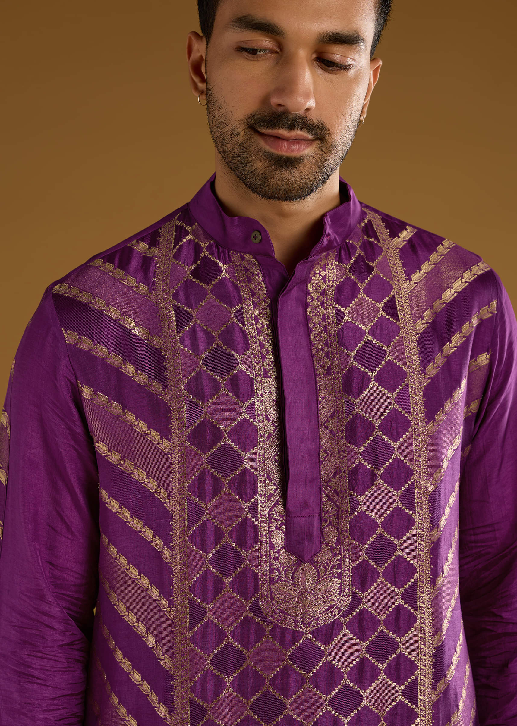 purple-jacquard-kurta-set-for-men-with-handwoven-work-sg359388-2.jpg