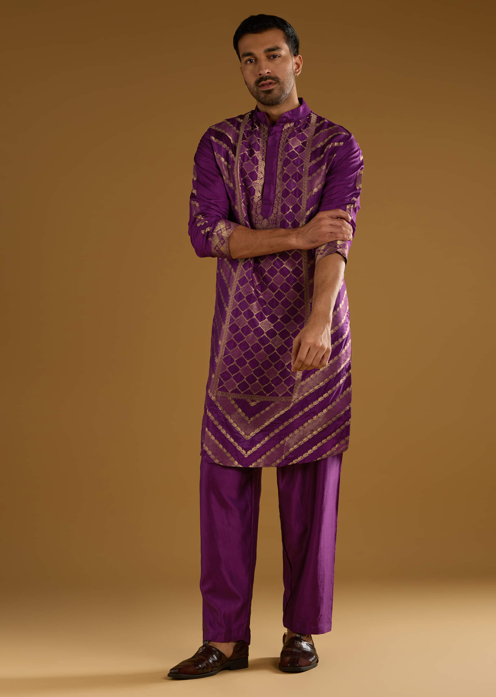 purple-jacquard-kurta-set-for-men-with-handwoven-work-sg359388-3.jpg