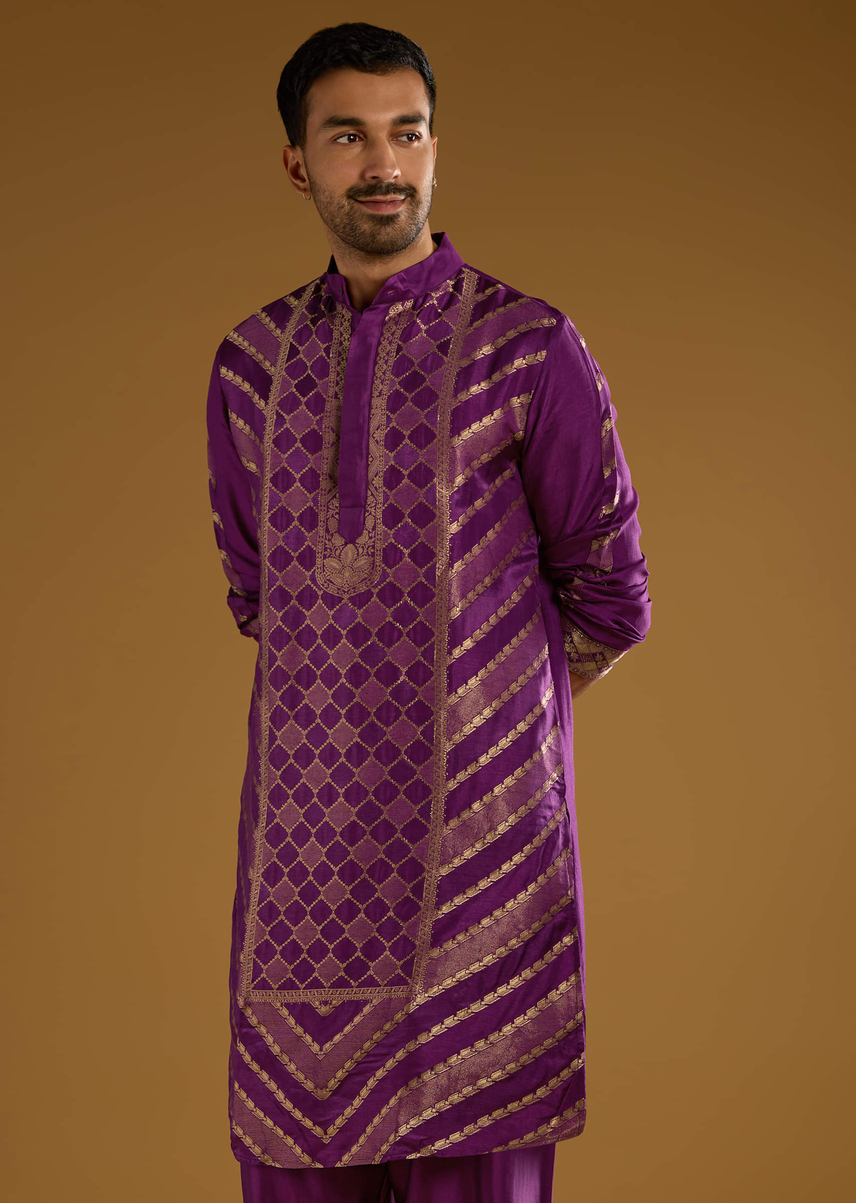 purple-jacquard-kurta-set-for-men-with-handwoven-work-sg359388-4.jpg
