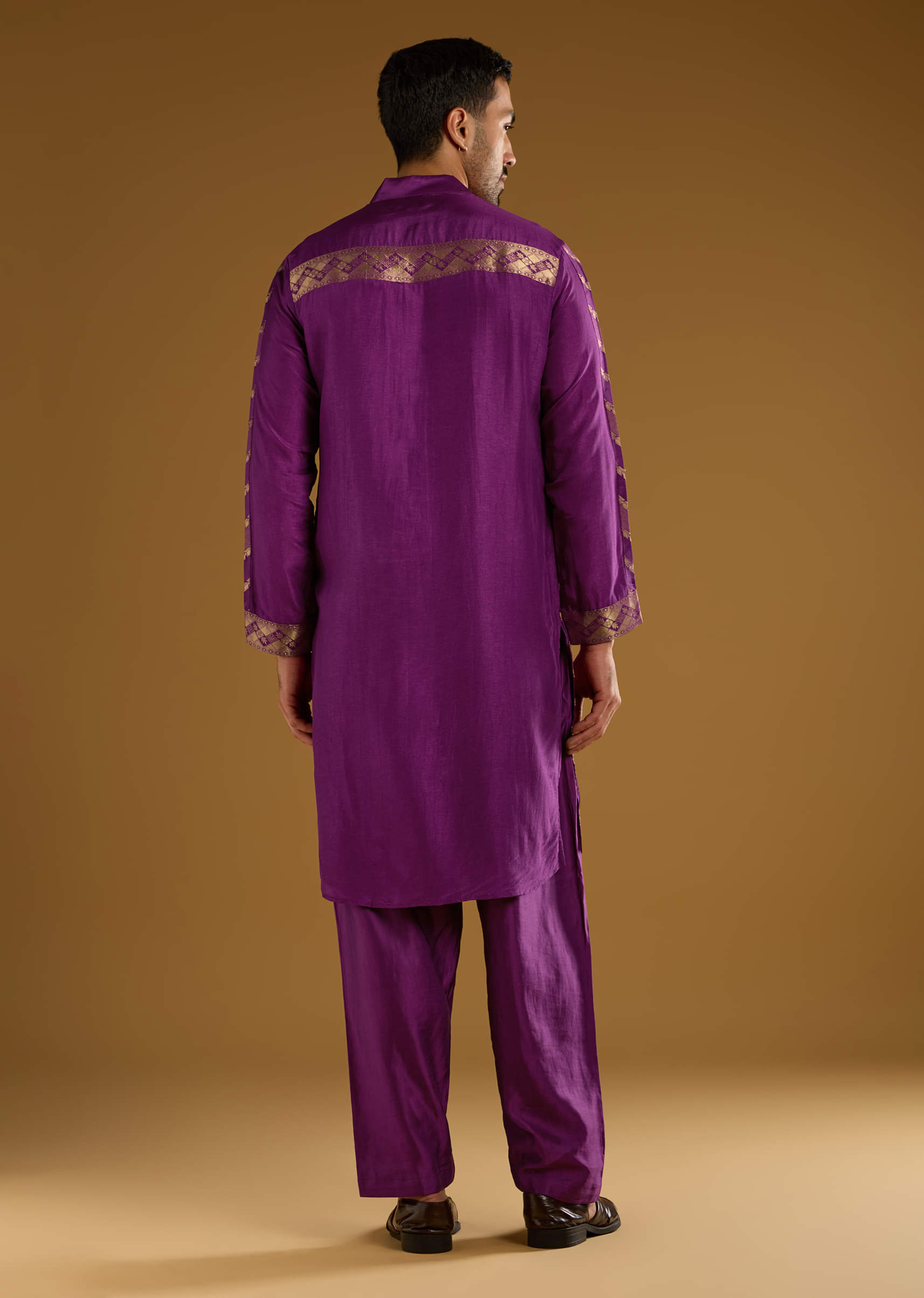 purple-jacquard-kurta-set-for-men-with-handwoven-work-sg359388-5.jpg