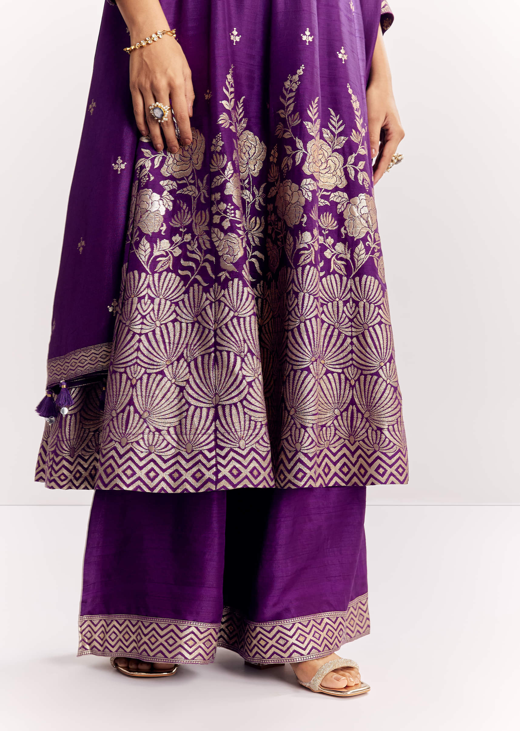 purple-jacquard-silk-anarkali-dupatta-suit-with-traditional-weave-sg324206-5_fc3783e1-ae5e-4682-8353-78822aea34d7.jpg