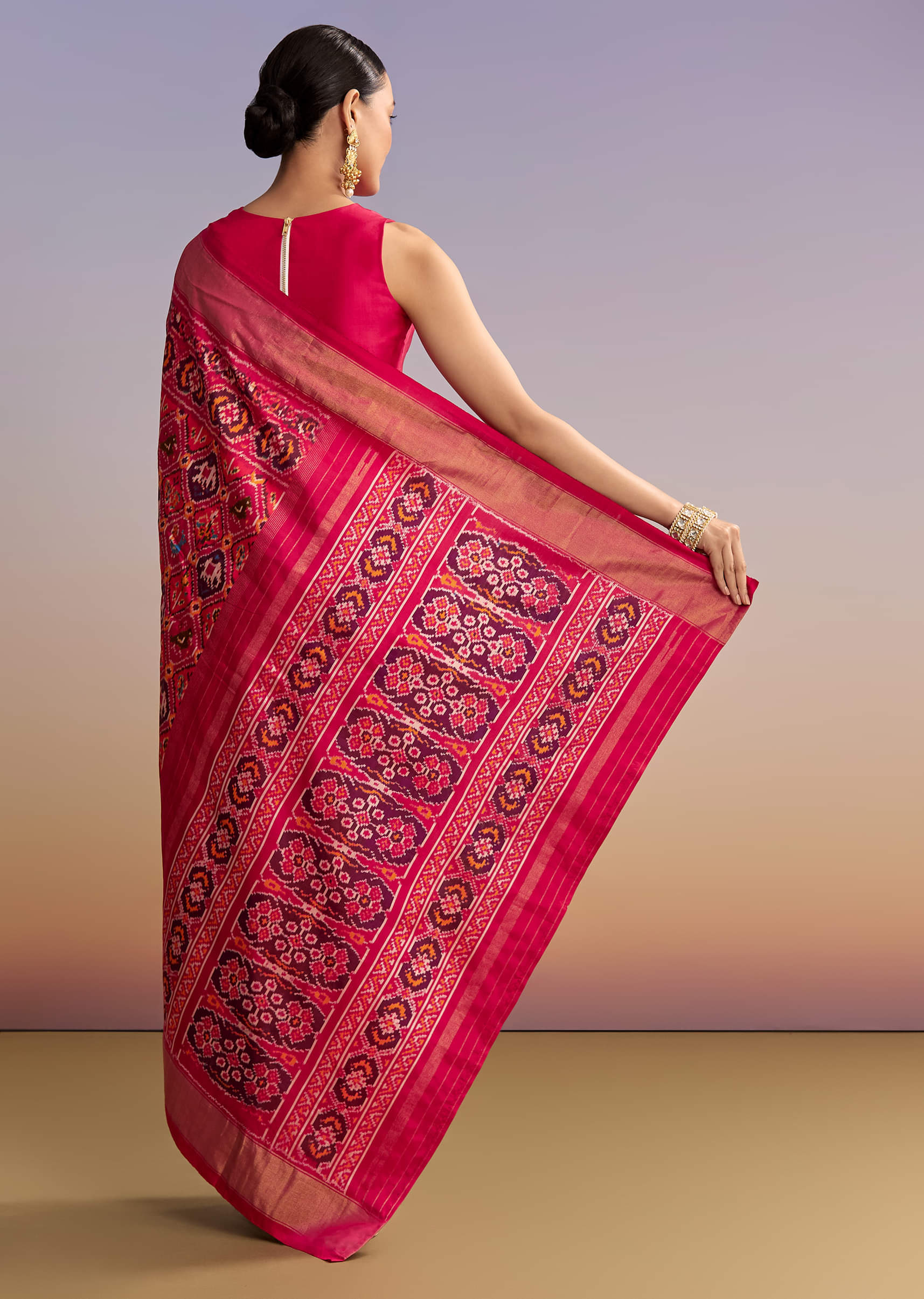 rani-pink-silk-single-ikkat-handwoven-patola-saree-with-geometric-motifs-sg332435-4.jpg