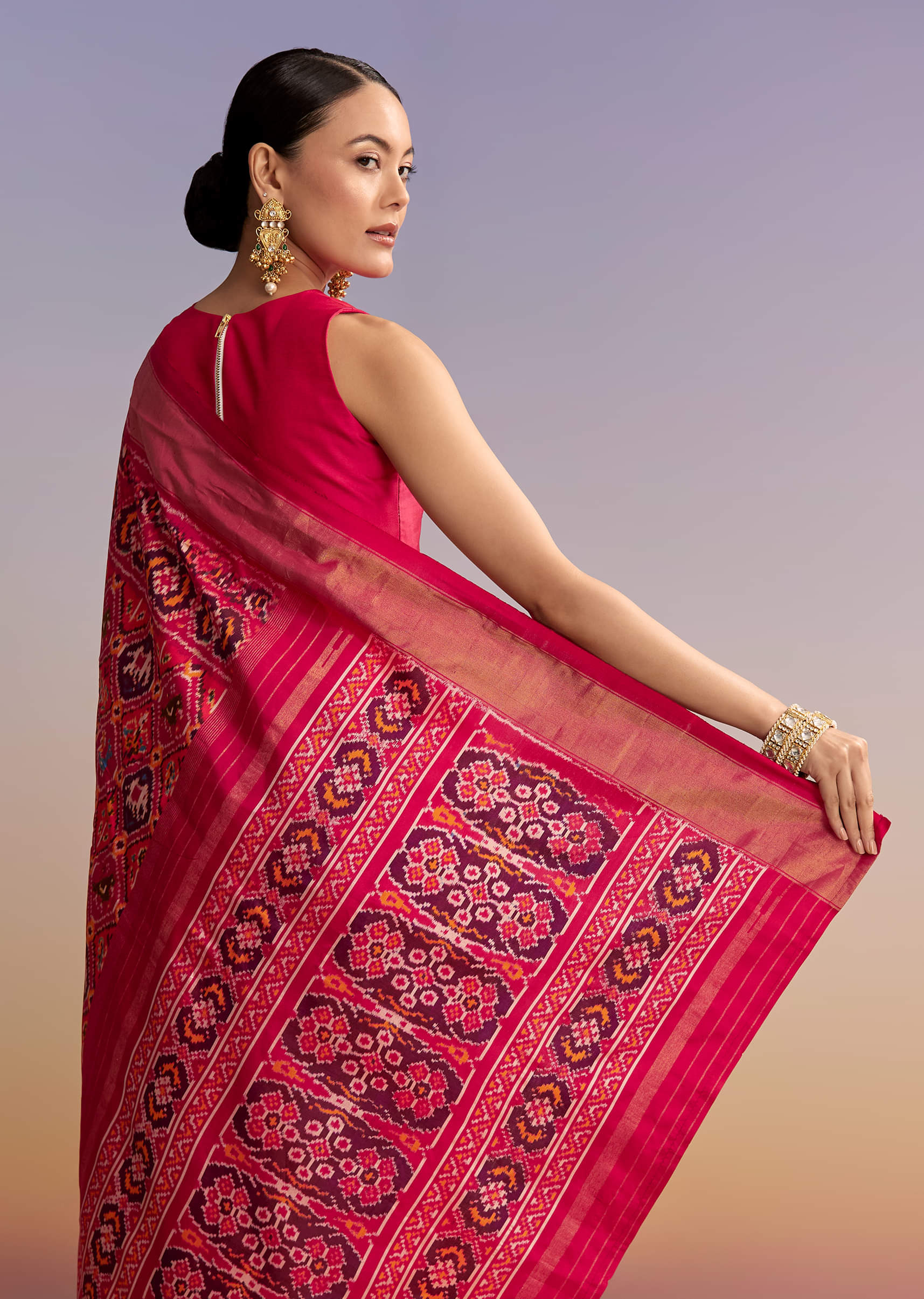 rani-pink-silk-single-ikkat-handwoven-patola-saree-with-geometric-motifs-sg332435-6.jpg