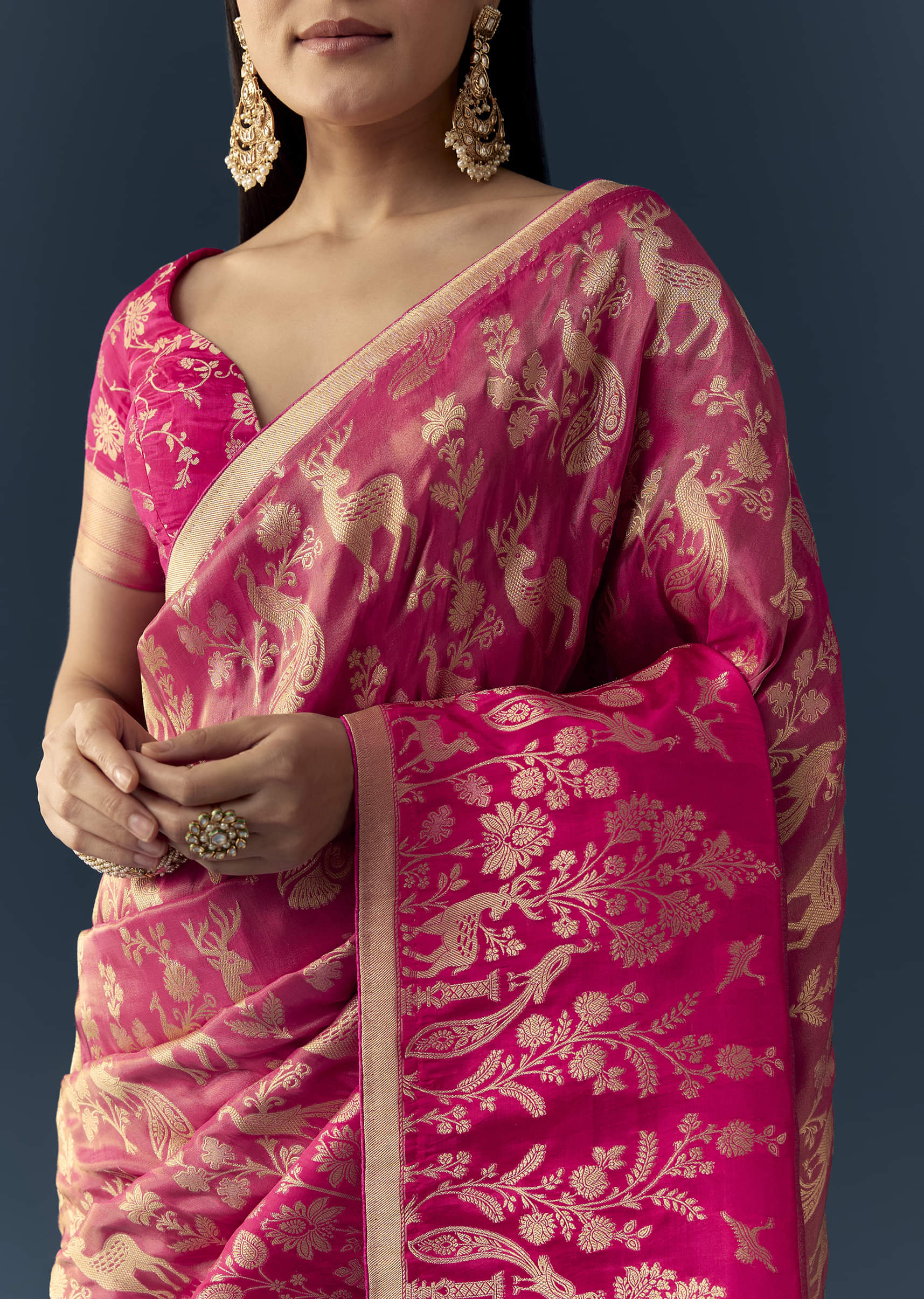 rani-pink-zari-weave-saree-with-brocade-blouse-fabric-sg350482-2.jpg