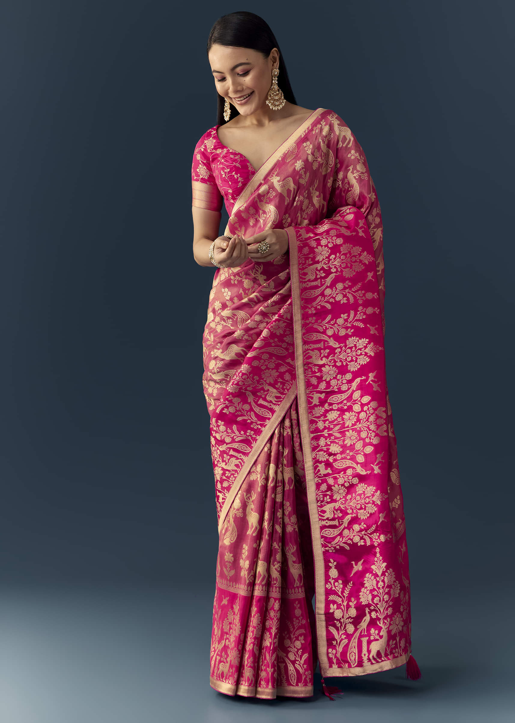 rani-pink-zari-weave-saree-with-brocade-blouse-fabric-sg350482-3.jpg