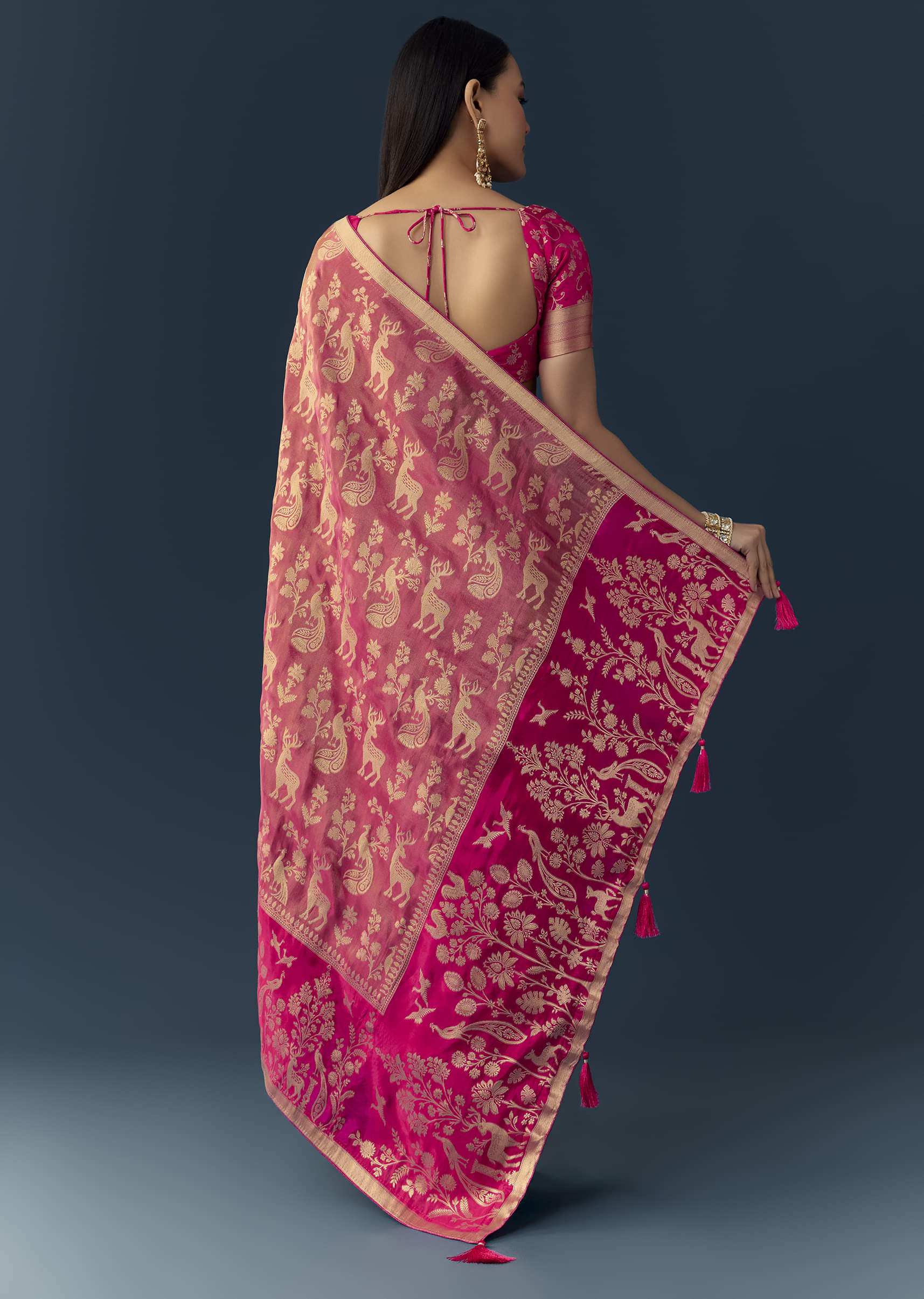 rani-pink-zari-weave-saree-with-brocade-blouse-fabric-sg350482-4.jpg