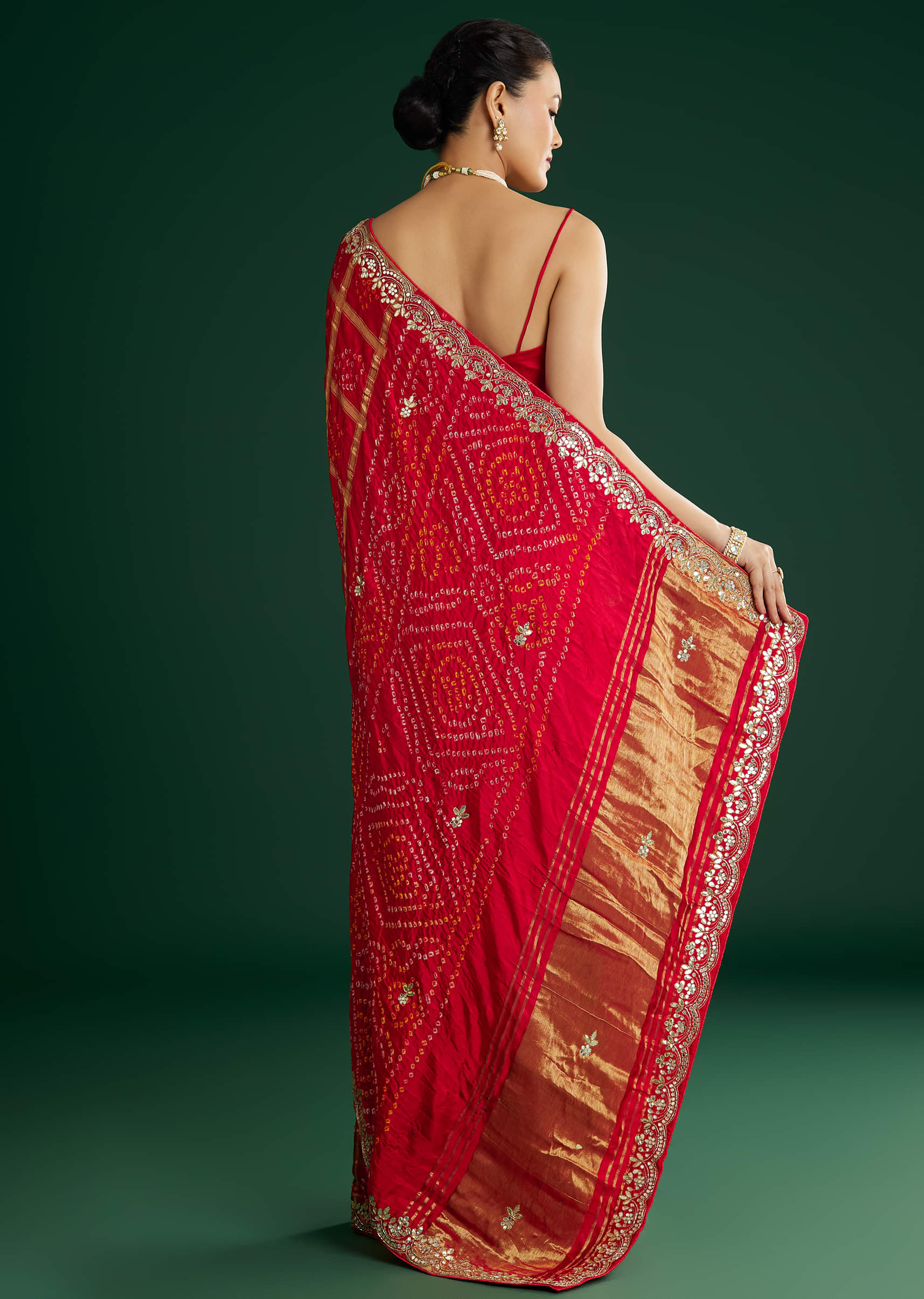 red-bandhani-saree-with-gota-work-sg315808-6_2cd90882-0fb8-49b7-ba6a-5f8618e87b17.jpg