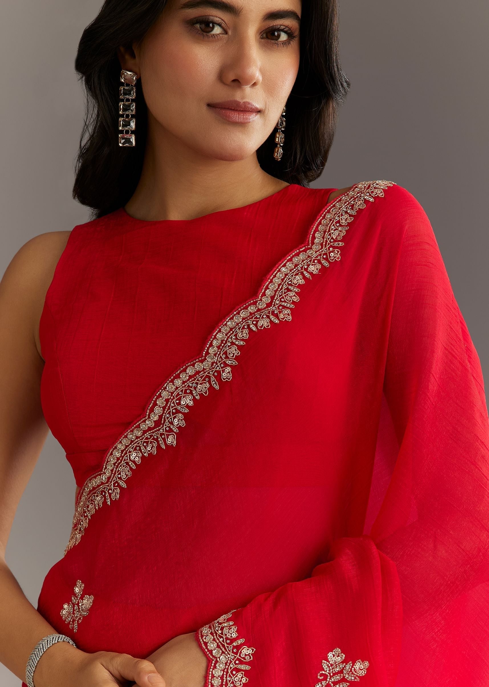 red-crushed-tissue-embroidered-saree-with-scallop-border-sg294667-2_0ac98fac-9125-4b46-add8-25521d23dbe9.jpg