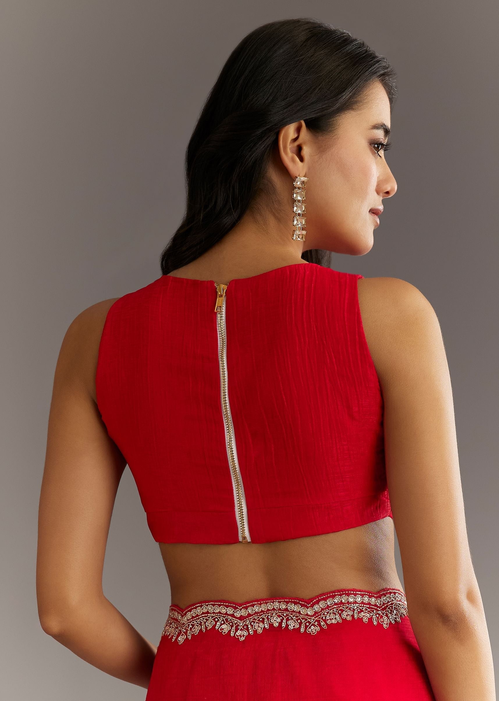 red-crushed-tissue-embroidered-saree-with-scallop-border-sg294667-8_2bea118c-55f1-4844-bdd5-d8928ee898cb.jpg