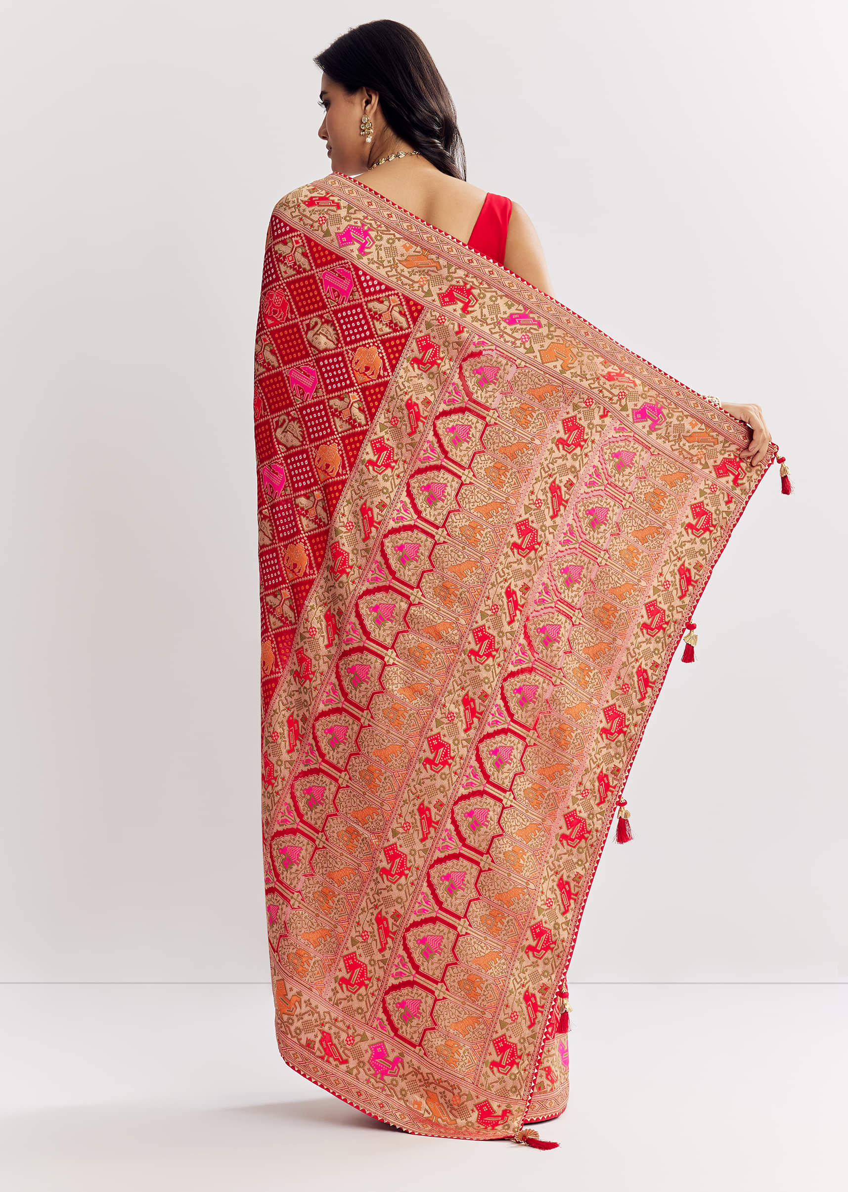 red-dola-silk-bandhani-saree-with-multicolor-animal-motifs-and-gota-border-sg314705-6_98cc1710-8120-496e-a4da-62fa046802f1.jpg