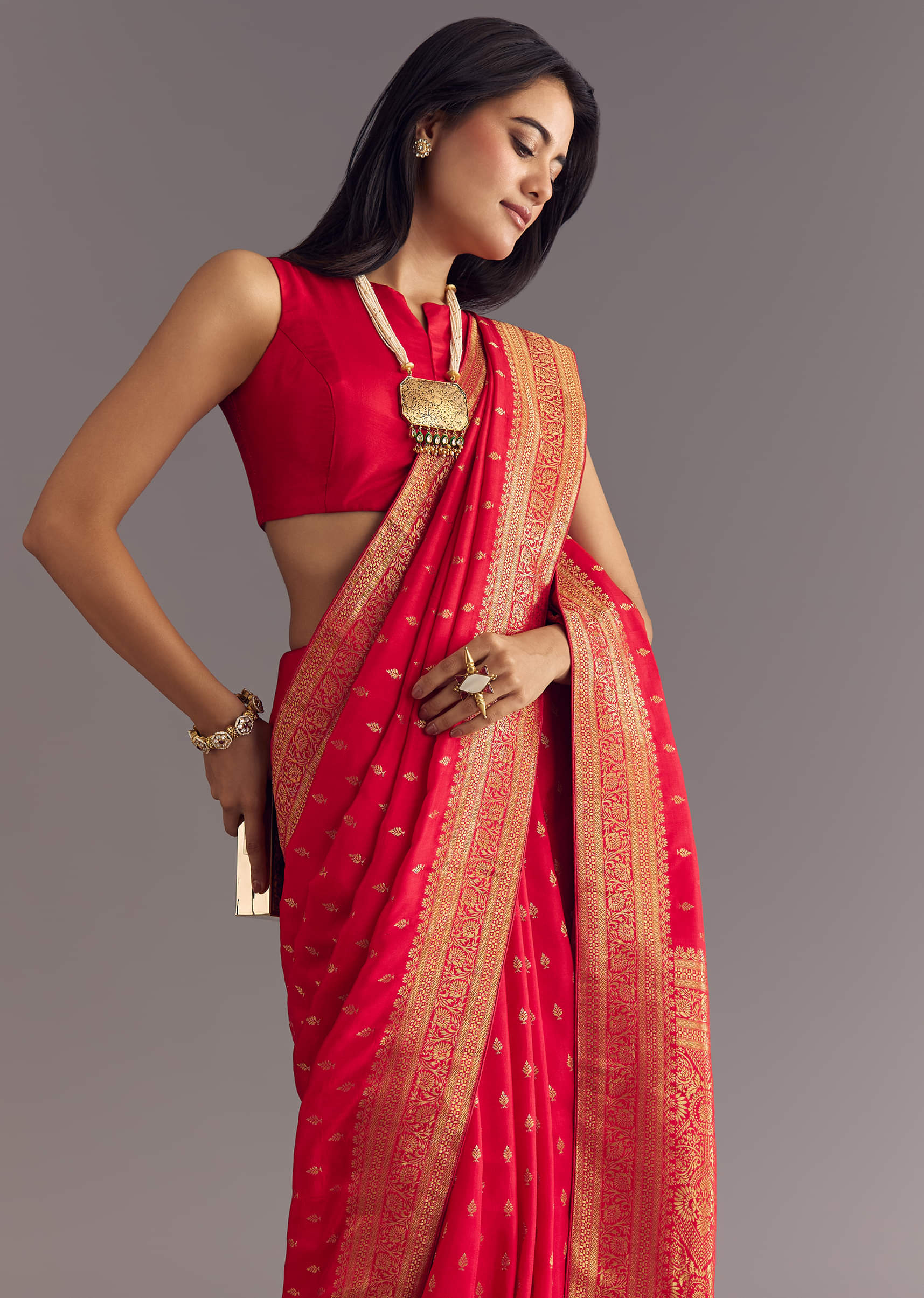 red-dola-silk-butti-work-saree-with-zari-border-sg286336-5_4237c172-04fc-4d8e-871e-b9b34ad3451d.jpg