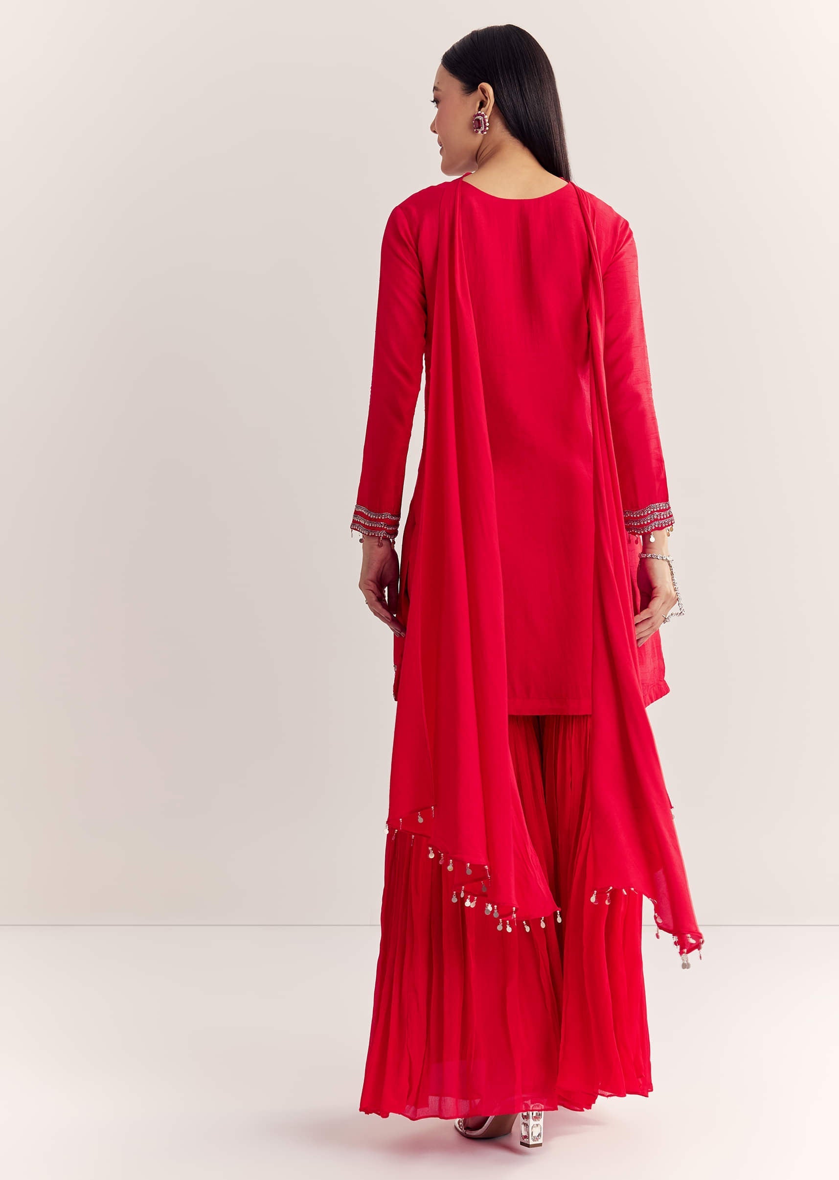 red-dola-silk-kurta-set-with-zardosi-and-choker-dupatta-sg324667-5_b324c002-252b-41f5-bb1e-61148968cc29.jpg