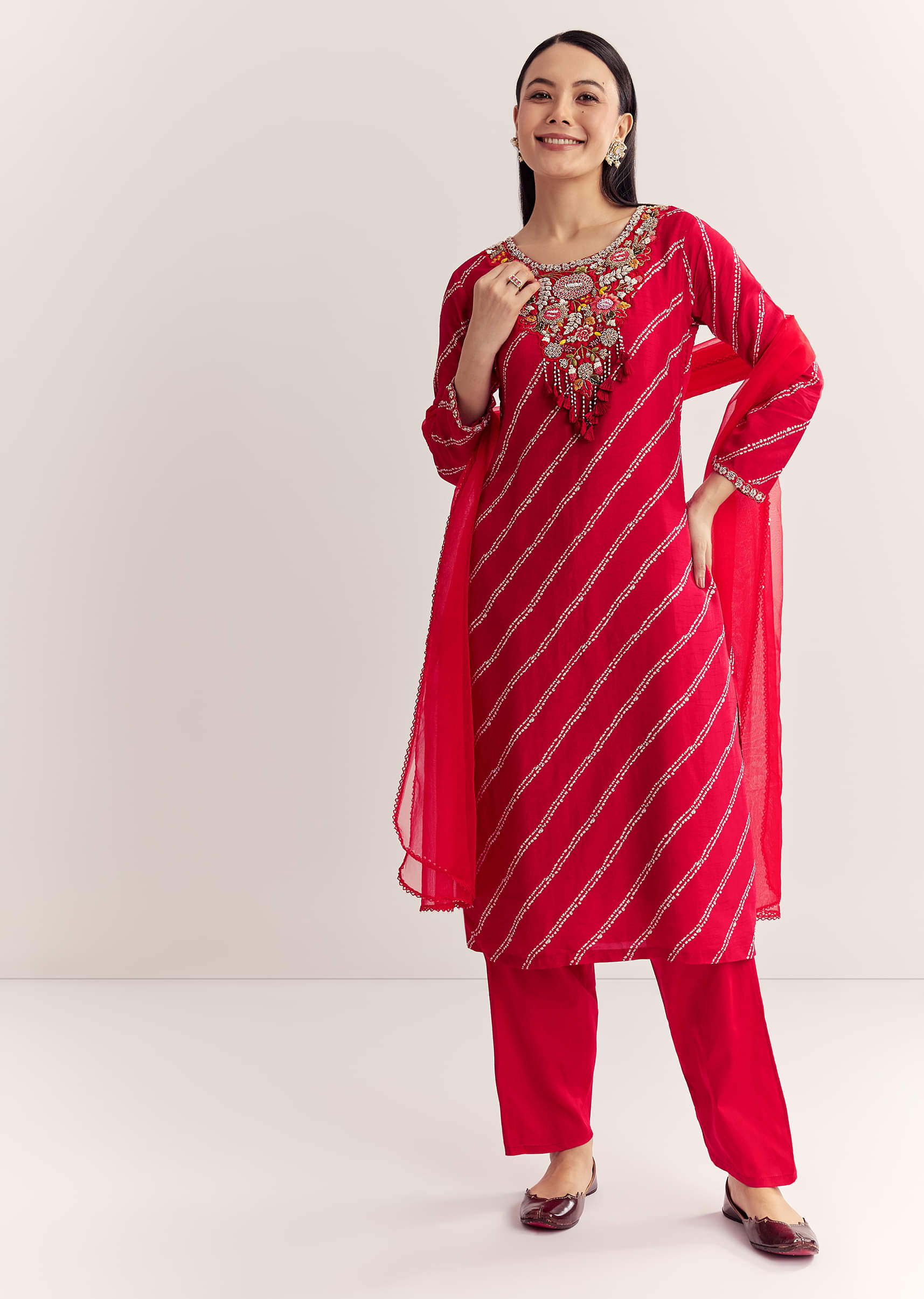 red-dola-silk-printed-kurta-set-with-embroidered-neckline-sg324703-4_6d6106ec-2840-497b-88da-f7a9985d55e2.jpg