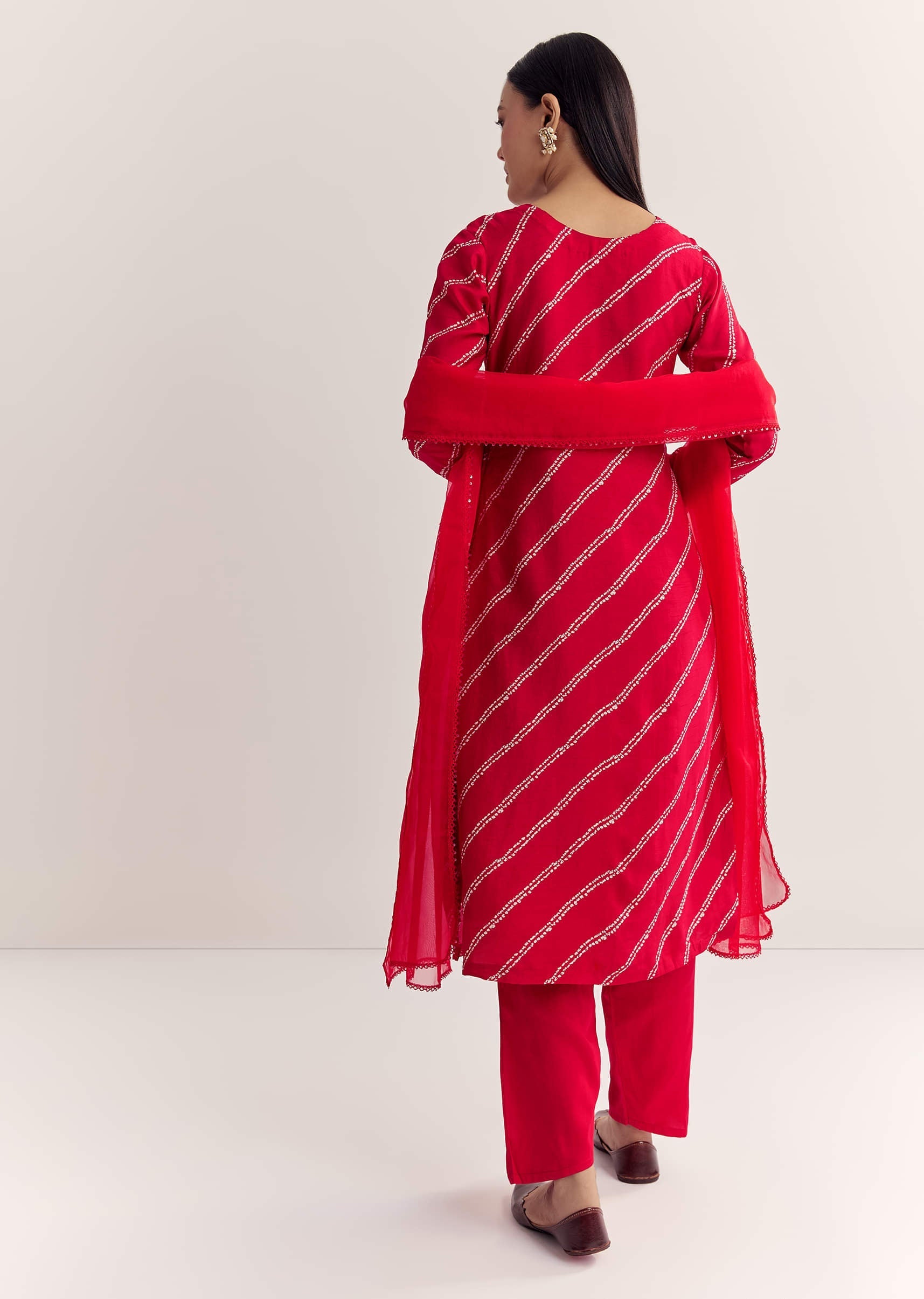 red-dola-silk-printed-kurta-set-with-embroidered-neckline-sg324703-5_a2d4fc36-9ec3-4796-a0d6-76018750a003.jpg