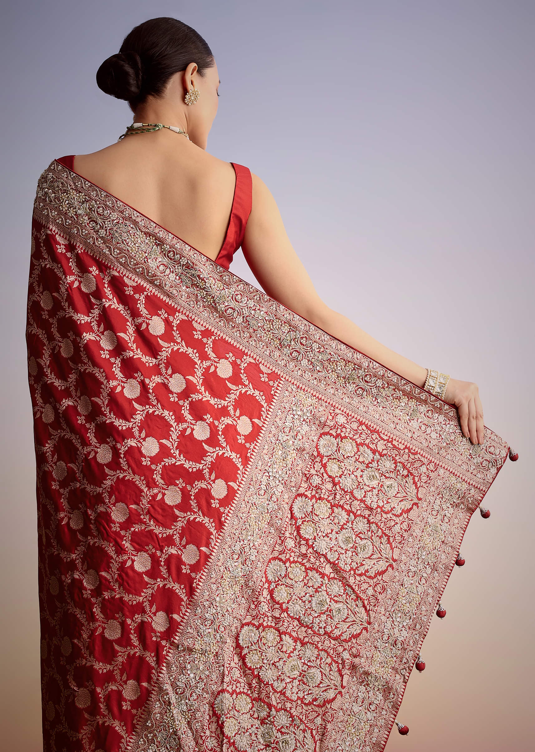 red-dola-silk-saree-with-floral-jaal-work-sg257665-4_4c66a25e-49d0-417a-b77e-0df5bd121b42.jpg