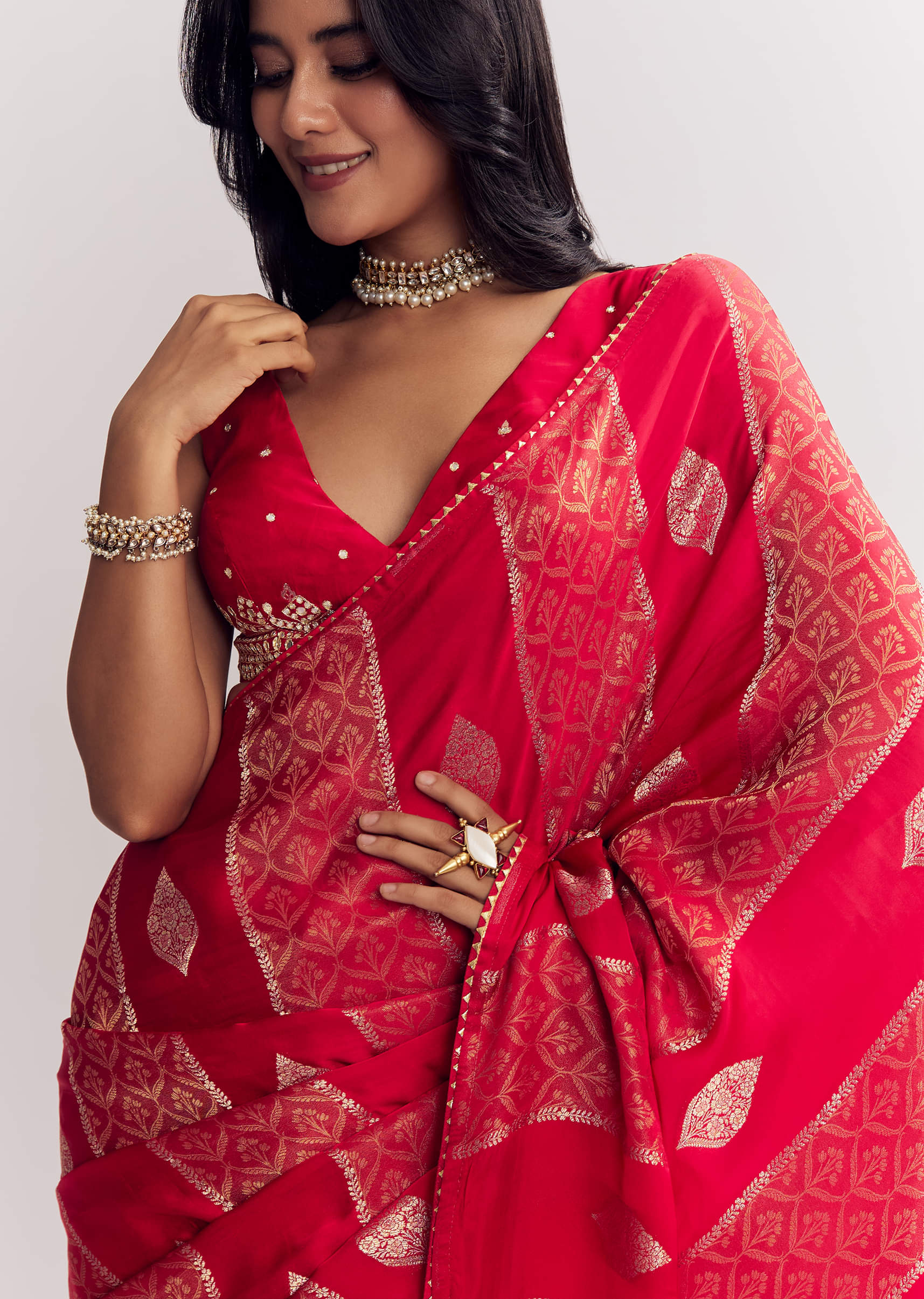 red-dola-silk-saree-with-gota-patti-woven-motifs-sg312381-3_50908b2b-b25c-4f42-b2f5-762be7ac5e6d.jpg